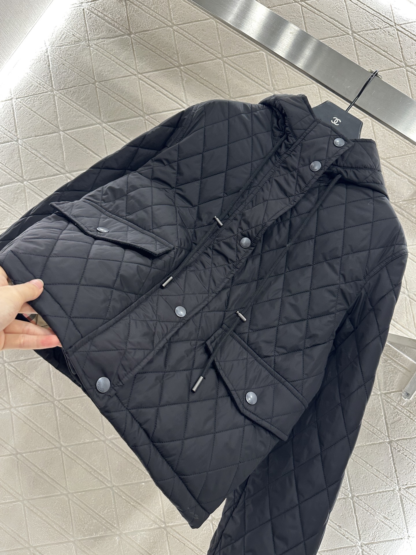 ♥BBR*♥2025新品上架
  菱格连帽抽绳棉服外套
定制YB进口防风防水尼龙材质 其工艺还原 升级材