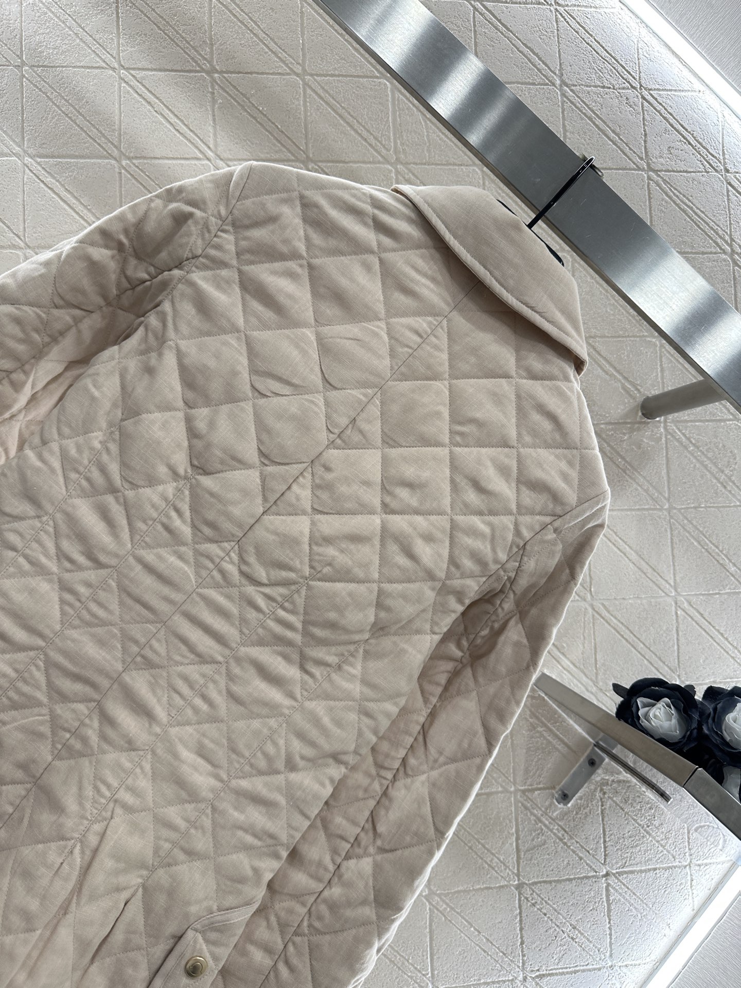 ♥ Moncle*♥2025新品上架
     菱格翻领棉服外套
定制YB进口亚麻棉材质 品相还原 质感