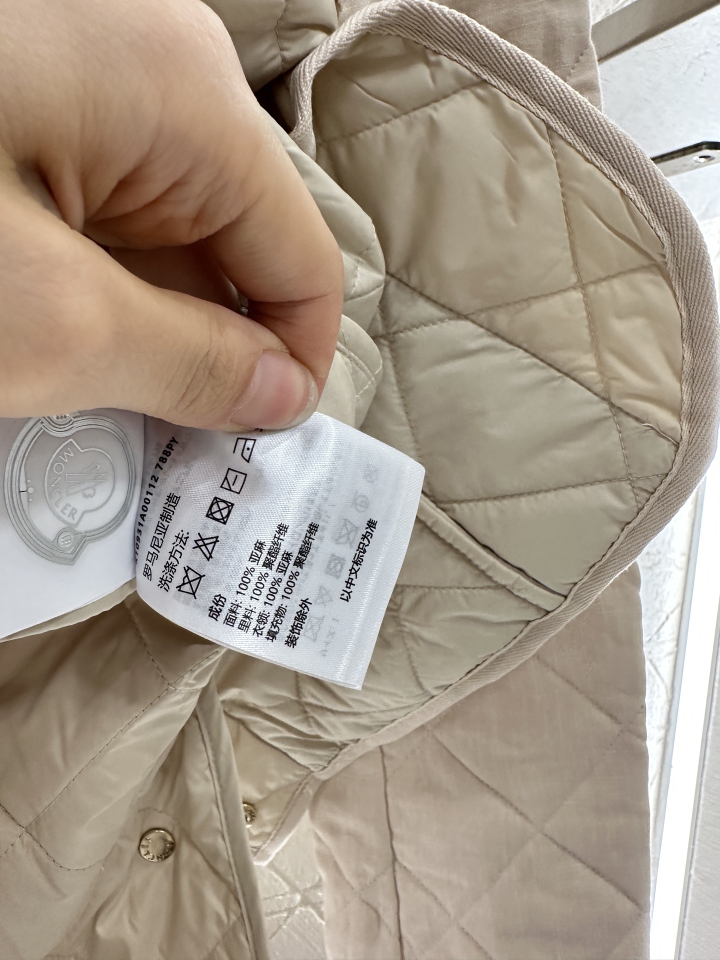 ♥ Moncle*♥2025新品上架
     菱格翻领棉服外套
定制YB进口亚麻棉材质 品相还原 质感