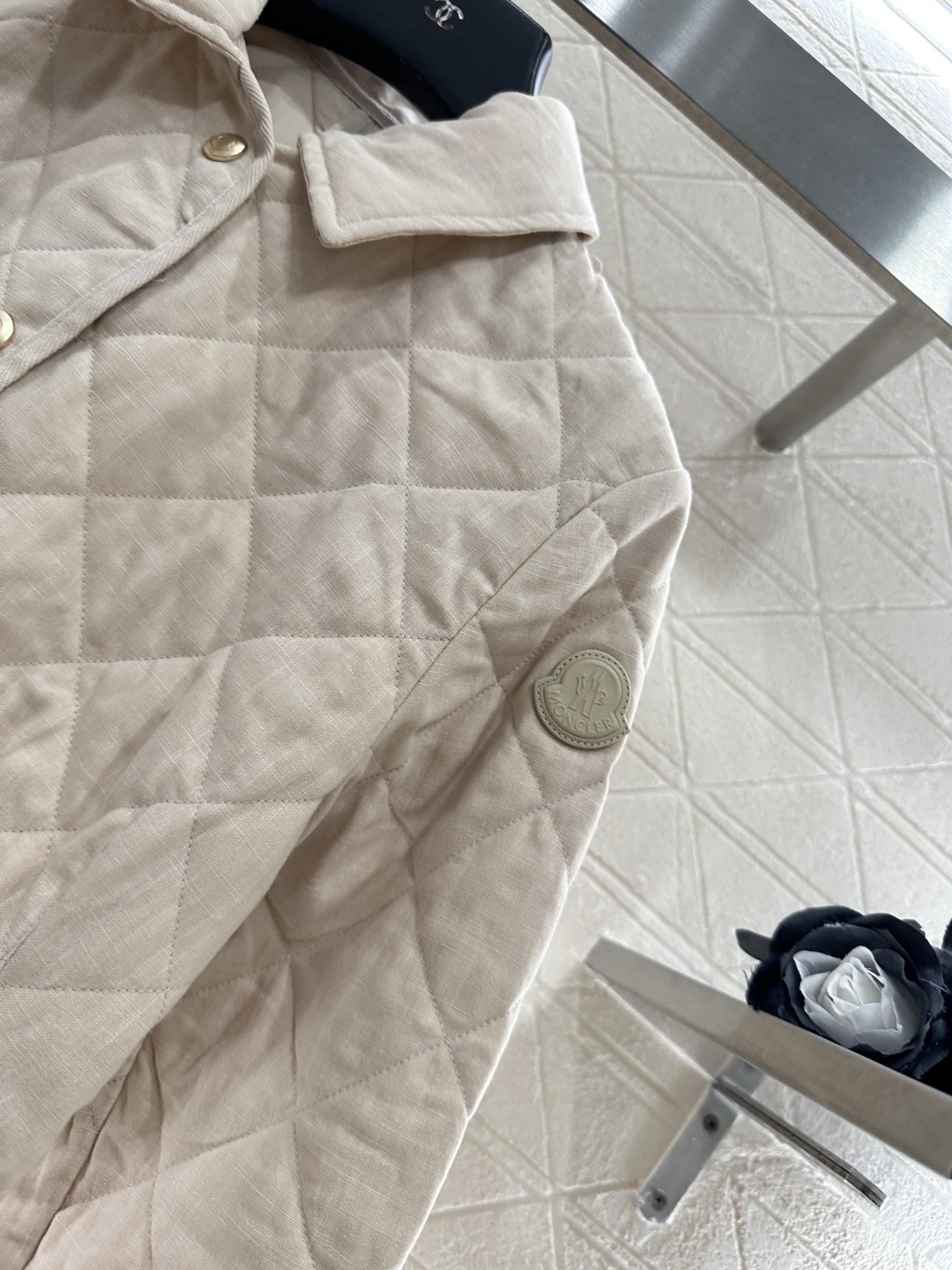 ♥ Moncle*♥2025新品上架
     菱格翻领棉服外套
定制YB进口亚麻棉材质 品相还原 质感