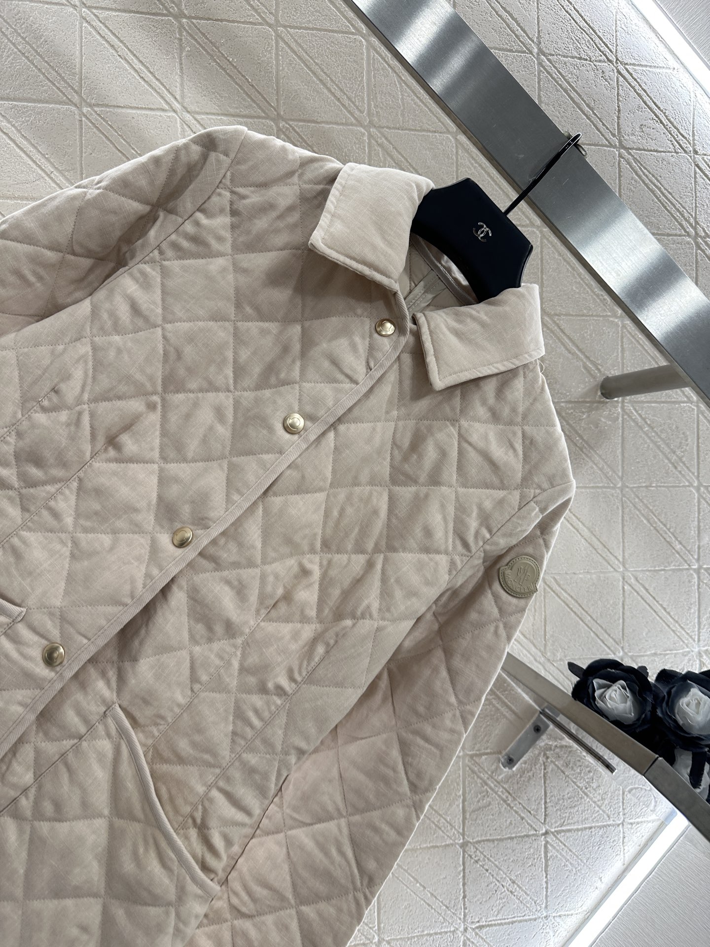 ♥ Moncle*♥2025新品上架
     菱格翻领棉服外套
定制YB进口亚麻棉材质 品相还原 质感