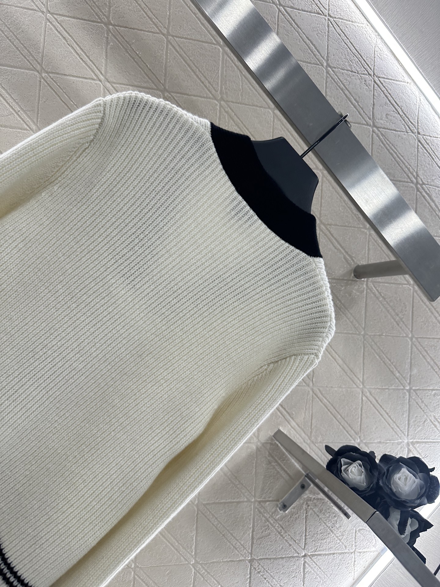 ♥Chane*♥2025新品上架
      V领针织开衫
定制YB羊绒纱线织造 质感光泽 柔软亲肤 常