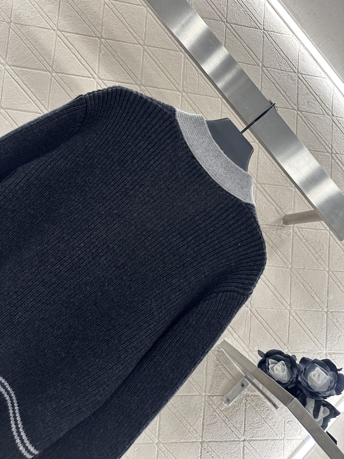 ♥Chane*♥2025新品上架
      V领针织开衫
定制YB羊绒纱线织造 质感光泽 柔软亲肤 常