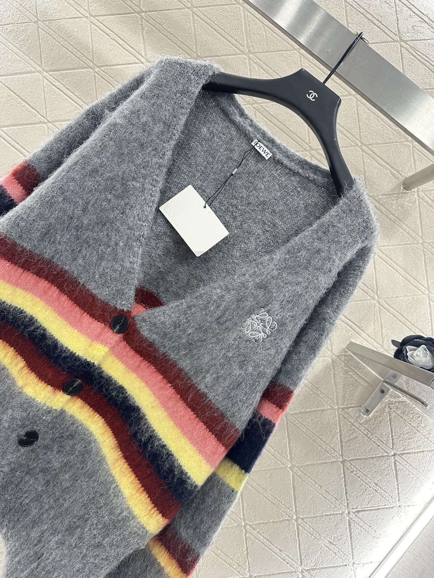 ♥Loew*♥2025新品上架
    条纹撞色马海毛开衫
定制YB马海毛材质 质感高级舒适 穿搭舒适不