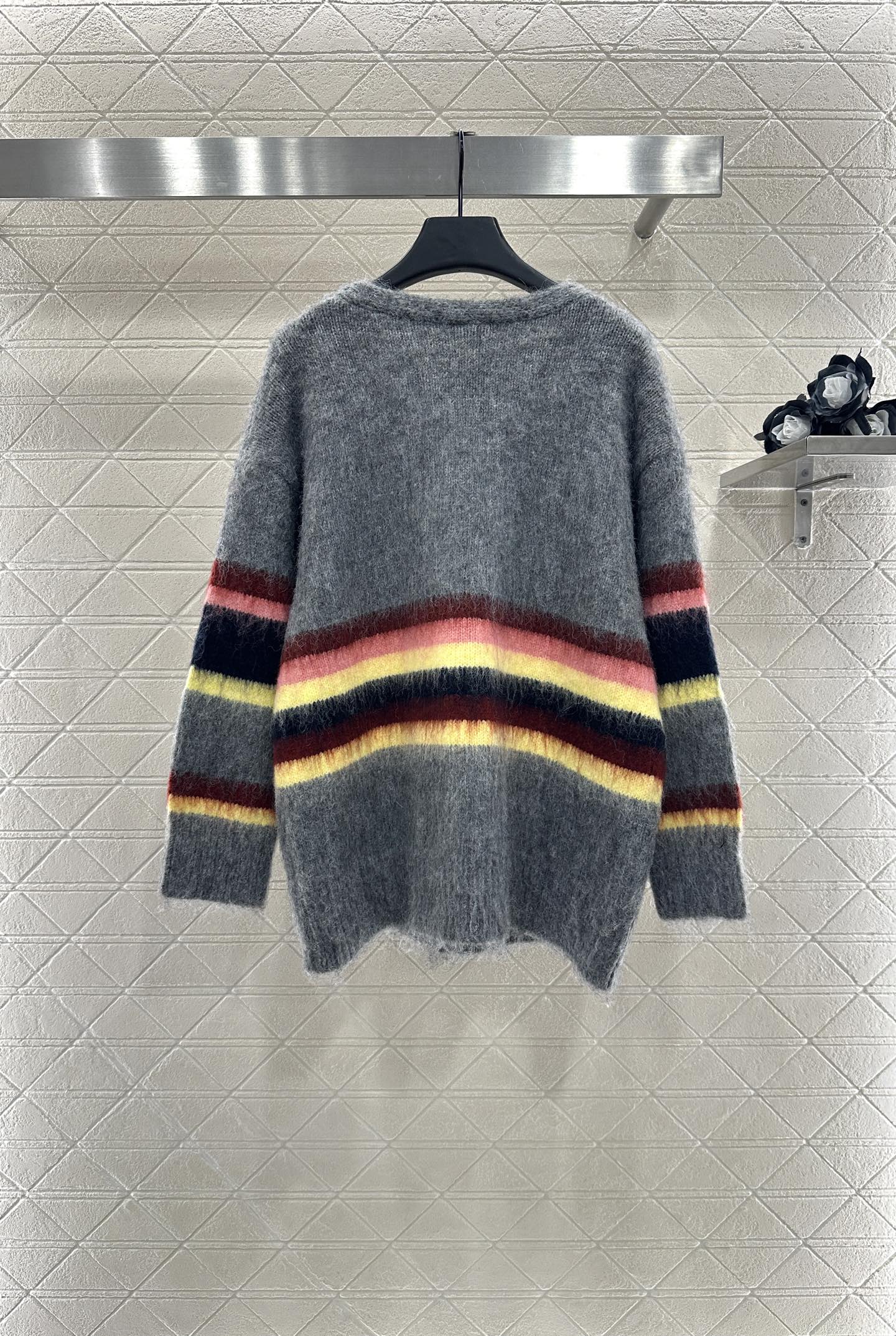 ♥Loew*♥2025新品上架
    条纹撞色马海毛开衫
定制YB马海毛材质 质感高级舒适 穿搭舒适不