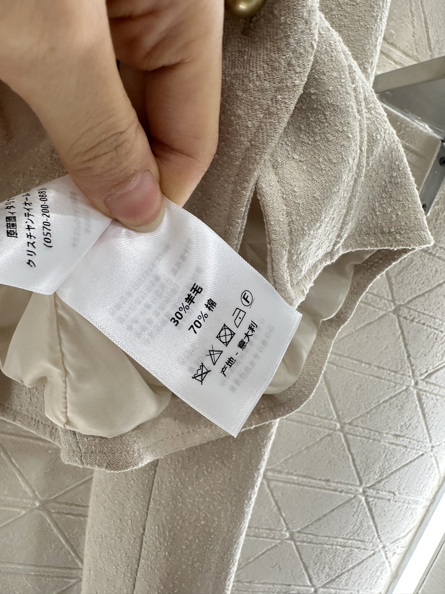 ♥Dio*♥2025新品上架
    立领正肩花边外套
定制YB进口棉毛材质 肌理明显 垂顺流畅 垫肩外