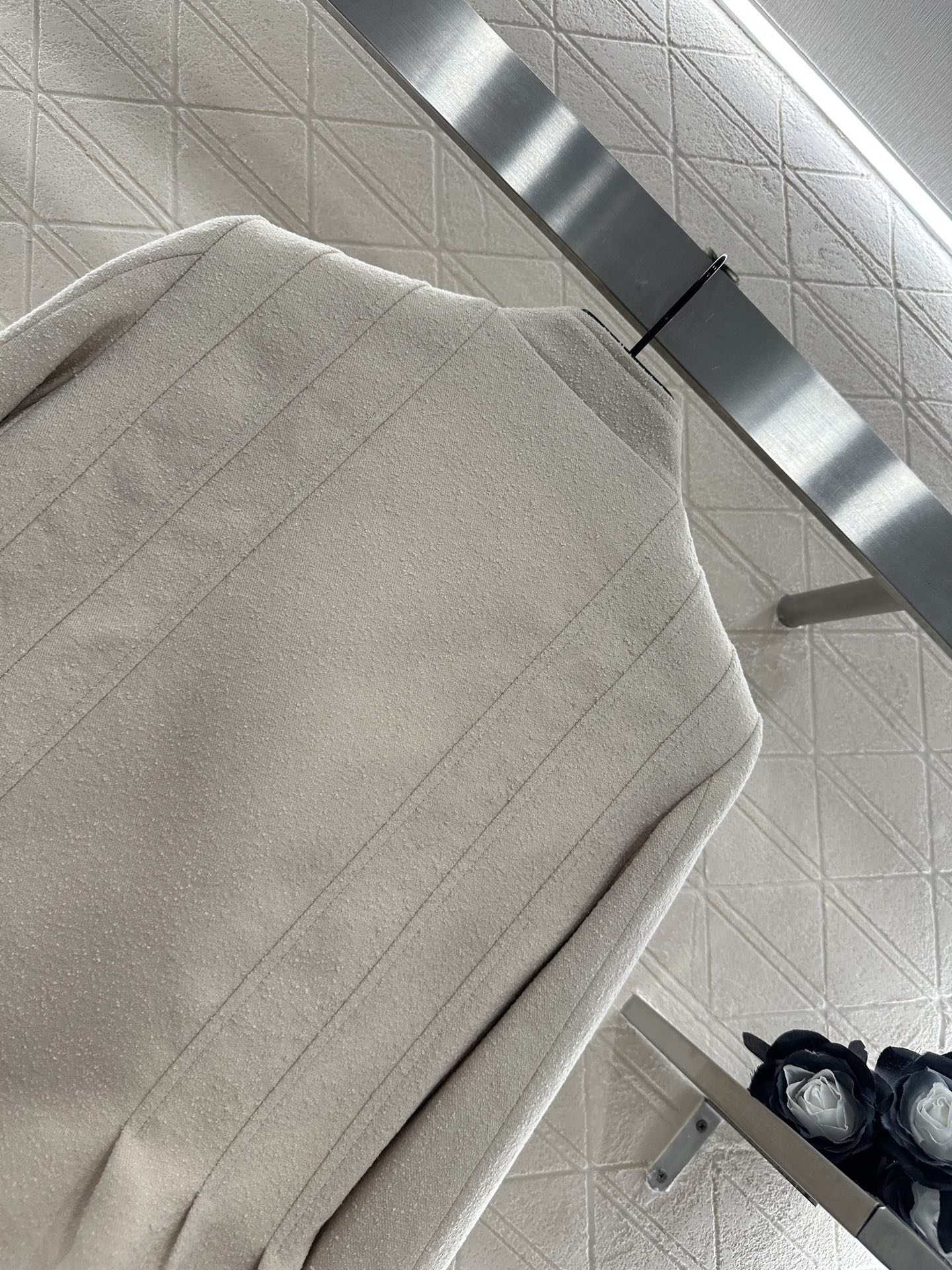 ♥Dio*♥2025新品上架
    立领正肩花边外套
定制YB进口棉毛材质 肌理明显 垂顺流畅 垫肩外