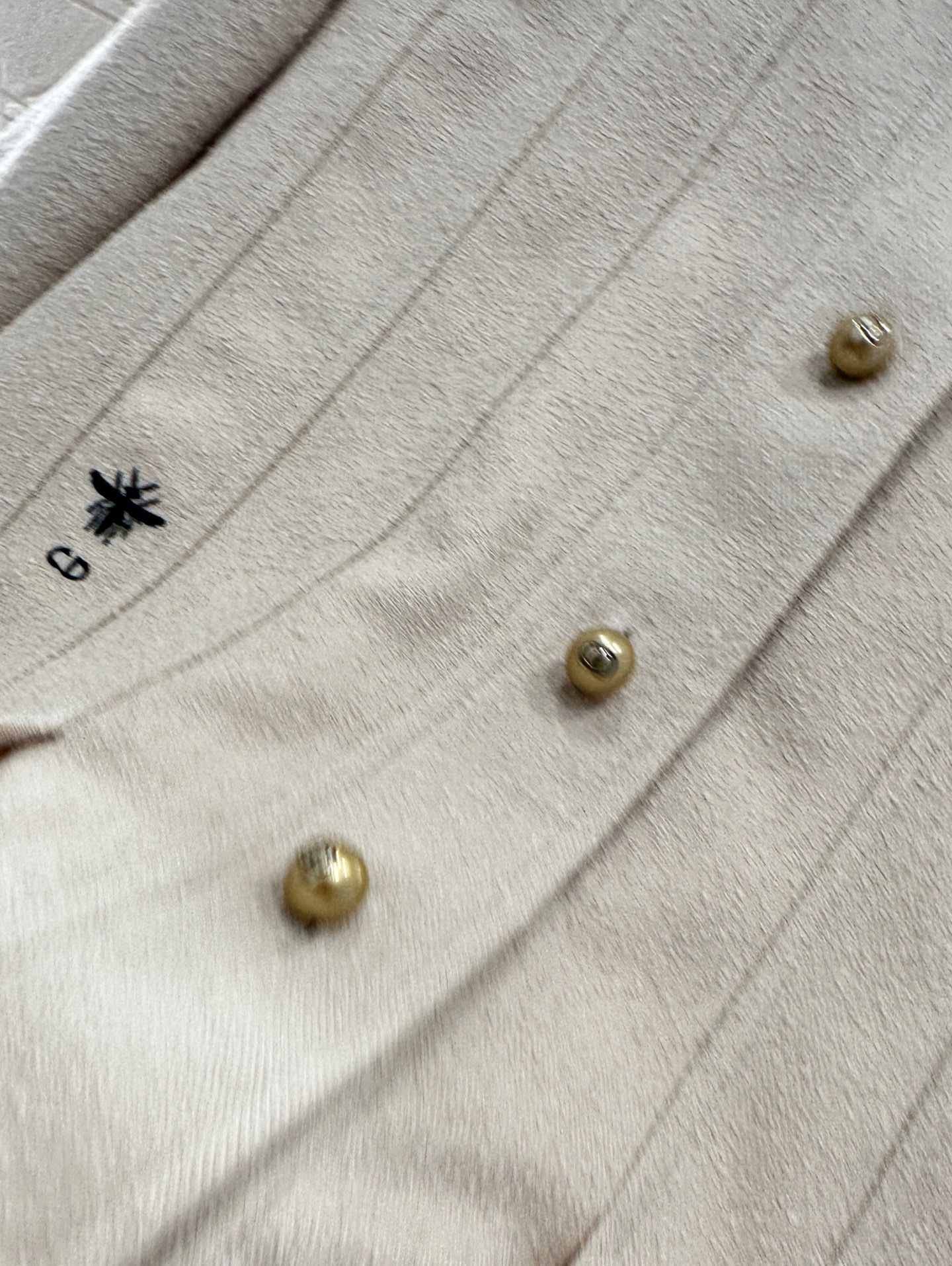 ♥Dio*♥2025新品上架
    立领正肩花边外套
定制YB进口棉毛材质 肌理明显 垂顺流畅 垫肩外