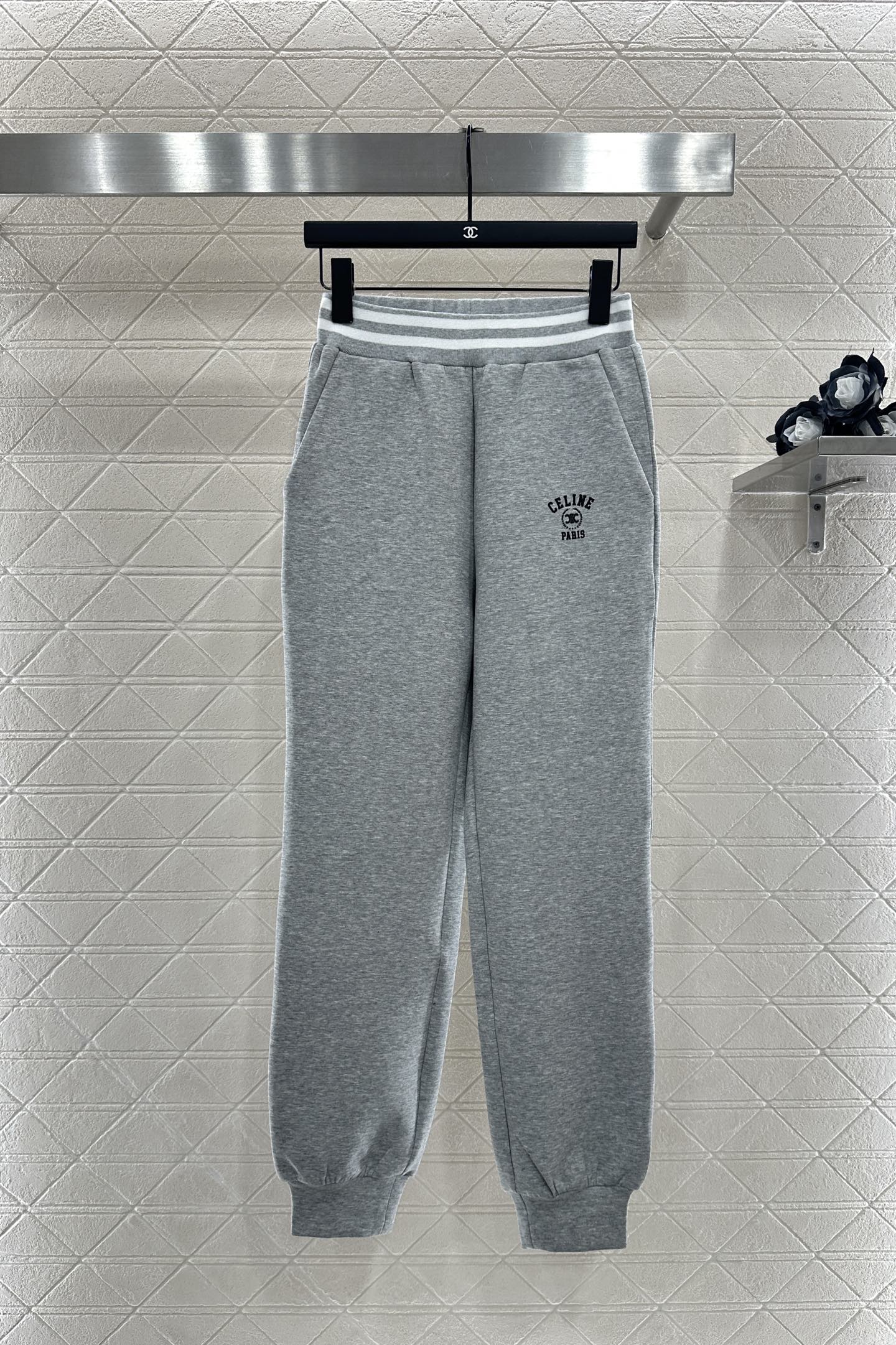 ♥Celin*♥2025新品上架
    圆领卫衣长裤套装
定制YB原生全棉材质 舒适软糯 穿搭洋气 短