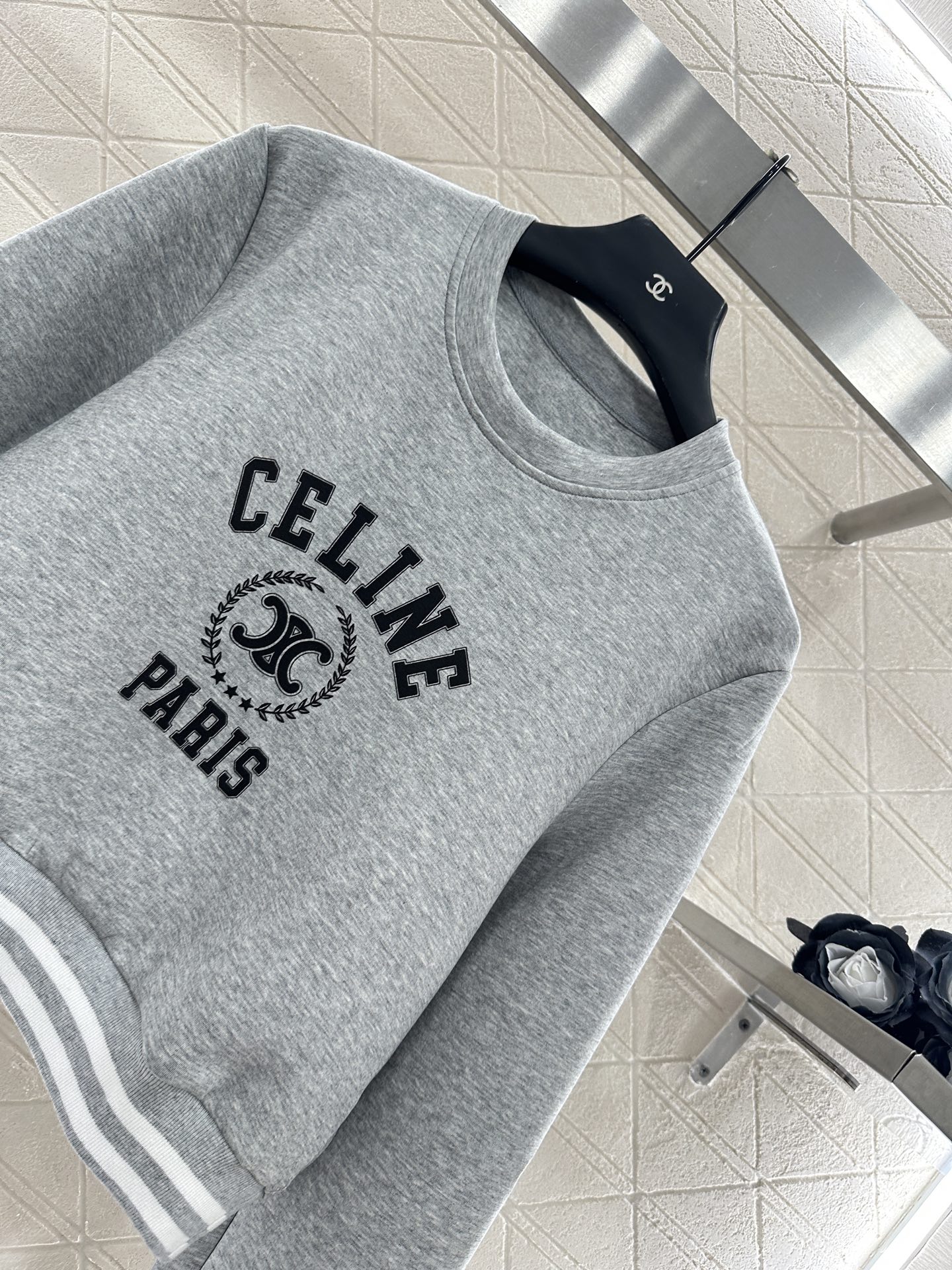 ♥Celin*♥2025新品上架
    圆领卫衣长裤套装
定制YB原生全棉材质 舒适软糯 穿搭洋气 短