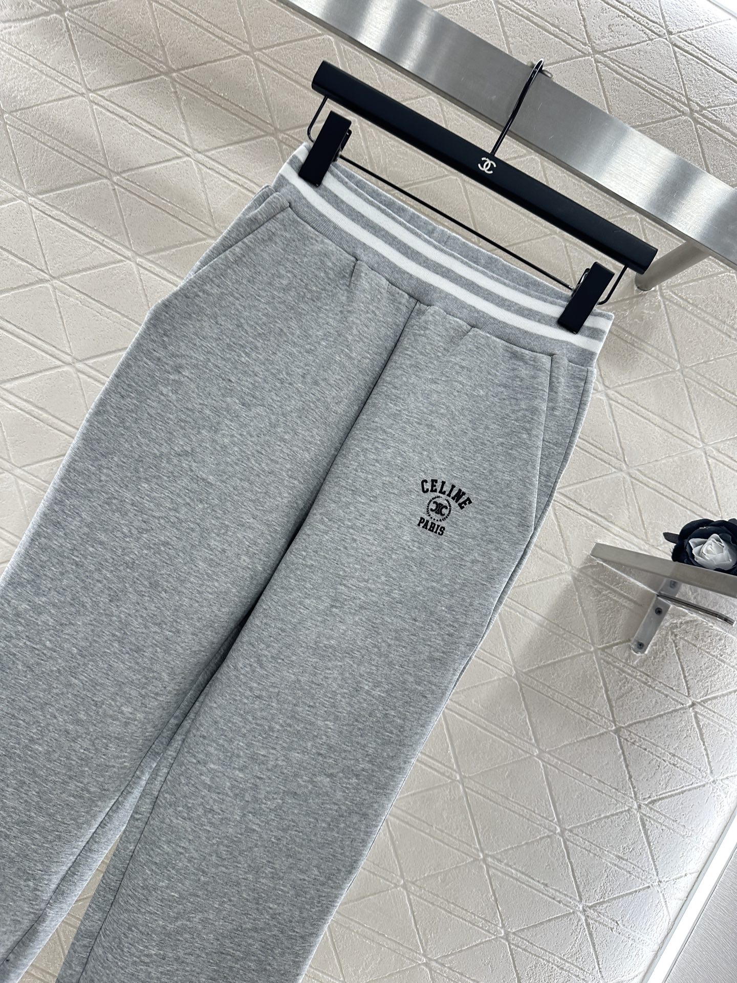 ♥Celin*♥2025新品上架
    圆领卫衣长裤套装
定制YB原生全棉材质 舒适软糯 穿搭洋气 短