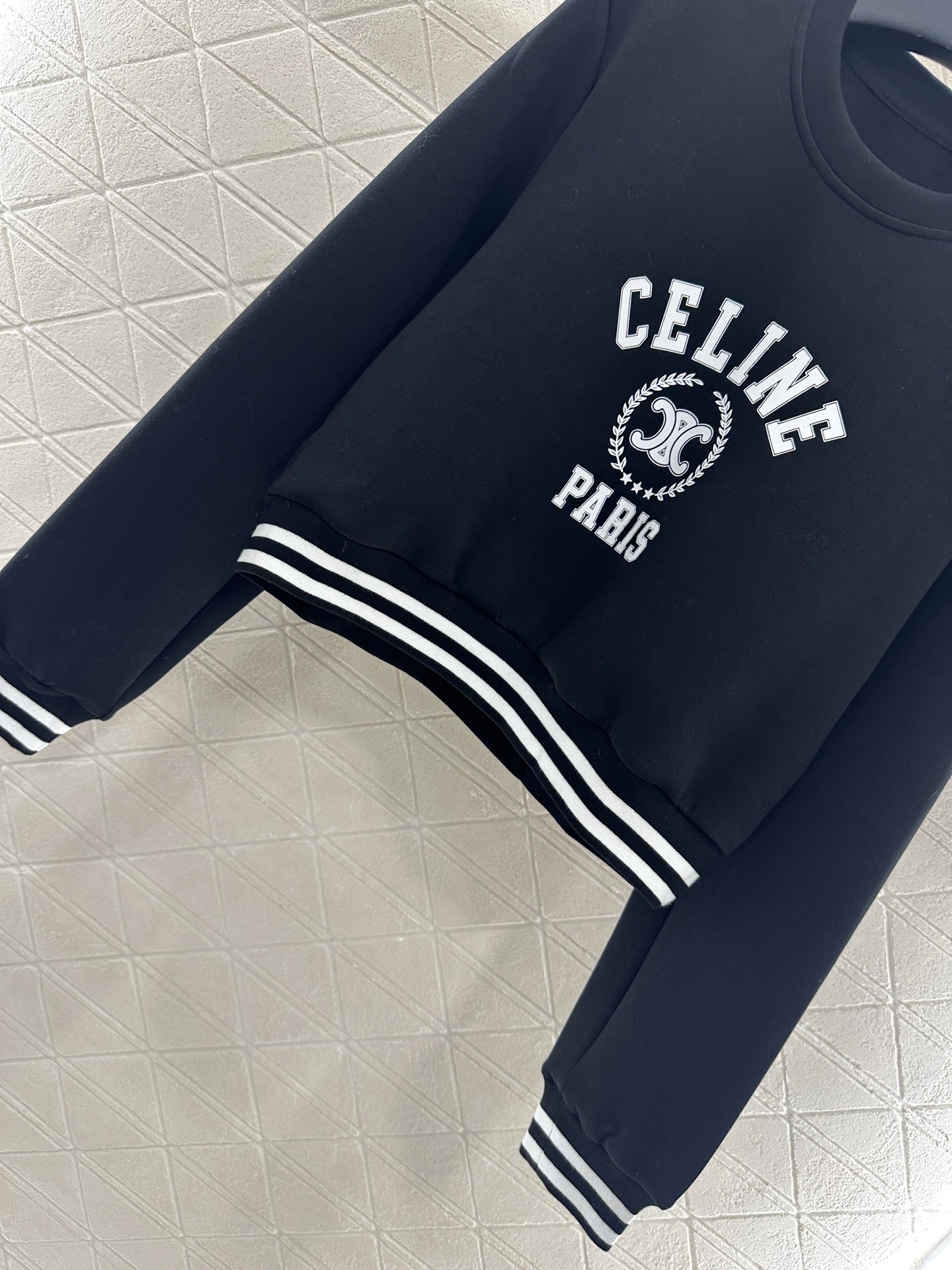 ♥Celin*♥2025新品上架
    圆领卫衣长裤套装
定制YB原生全棉材质 舒适软糯 穿搭洋气 短