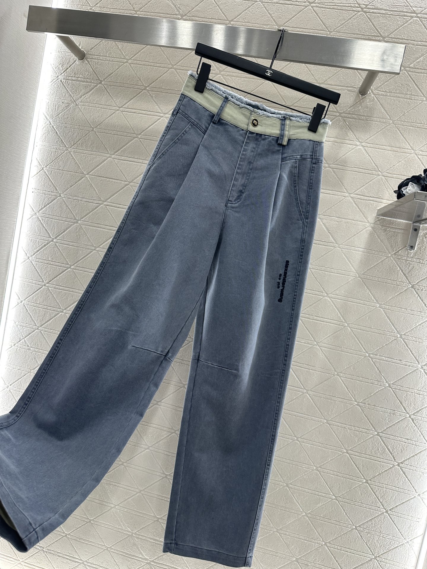 ♥Alexanderwan*♥2025新品上架
       毛边高腰萝卜阔腿长裤
定制YB斜纹全棉材质