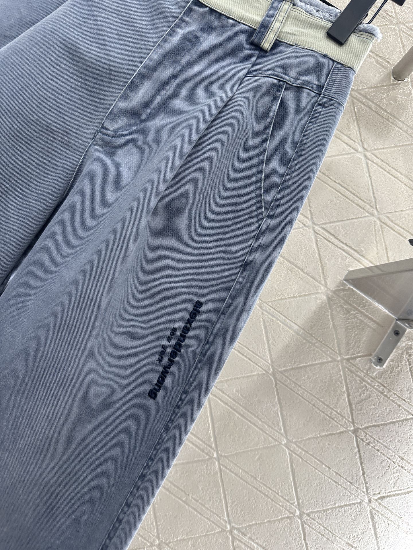 ♥Alexanderwan*♥2025新品上架
       毛边高腰萝卜阔腿长裤
定制YB斜纹全棉材质