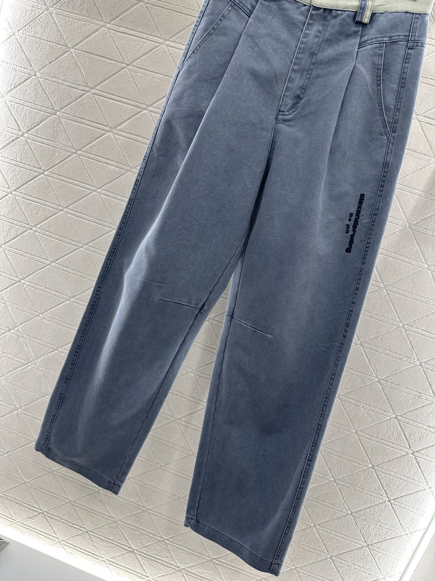 ♥Alexanderwan*♥2025新品上架
       毛边高腰萝卜阔腿长裤
定制YB斜纹全棉材质