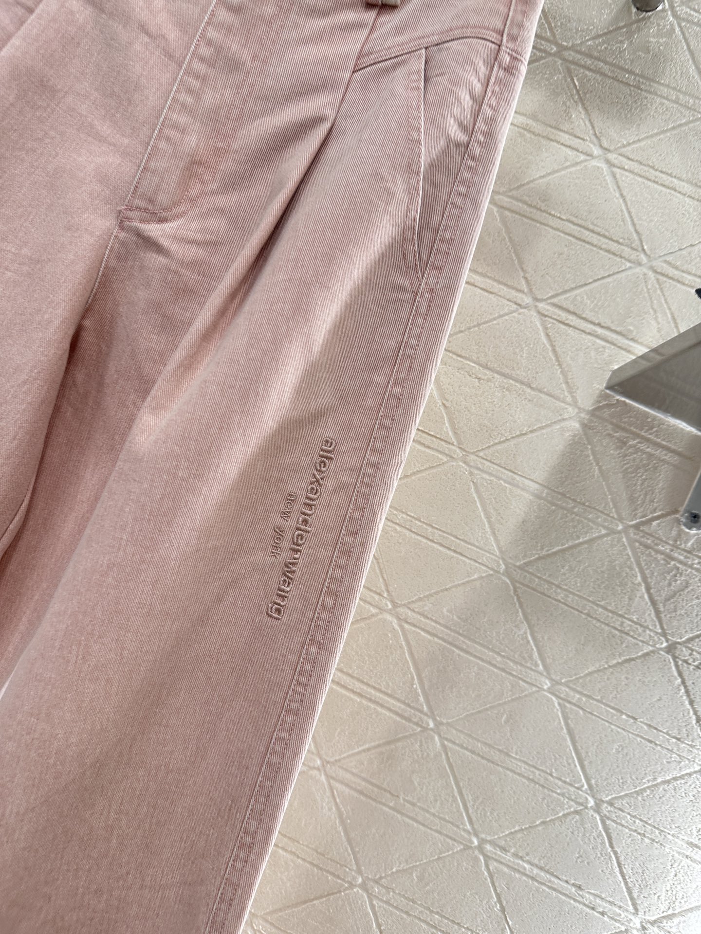 ♥Alexanderwan*♥2025新品上架
       毛边高腰萝卜阔腿长裤
定制YB斜纹全棉材质