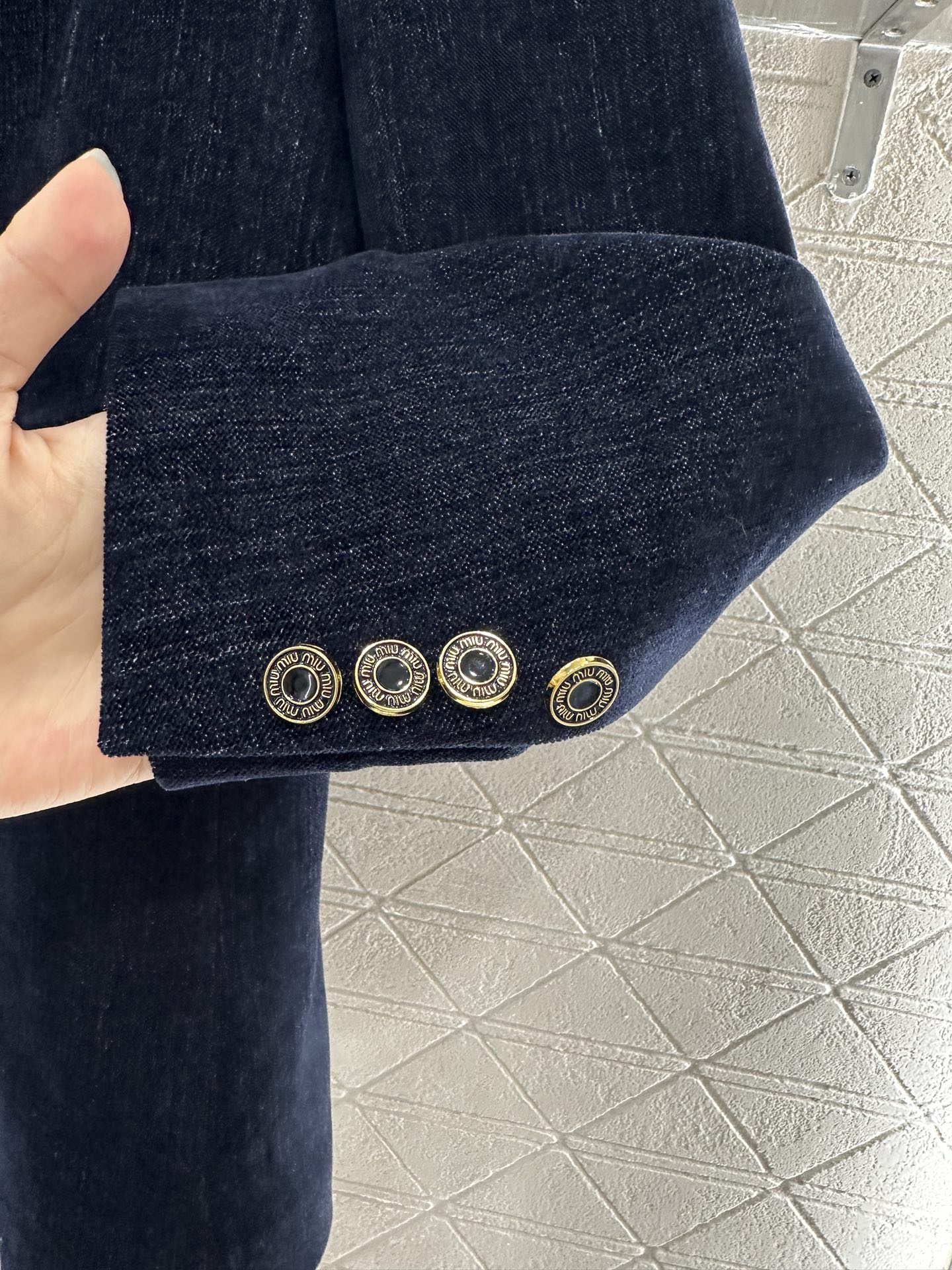 ♥Miumi*♥2025新品上架
  牛仔外套百褶半裙套装
定制YB进口牛仔材质 质感高级舒适 酵素水洗