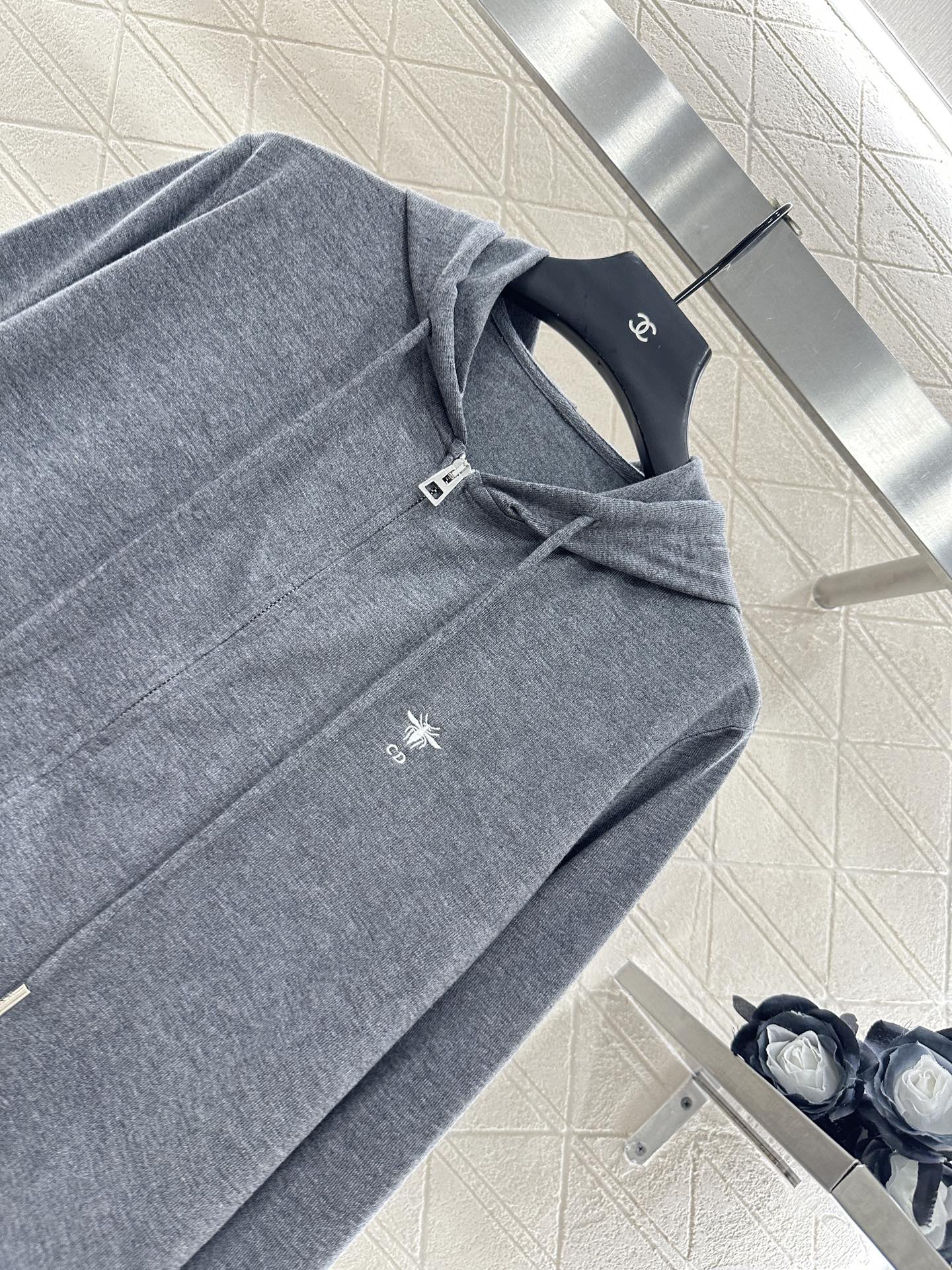 ♥Dio*♥2025新品上架
    连帽抽绳拉链上衣
定制YB棉毛材质 弹力十足 穿搭舒适 连帽拉链上