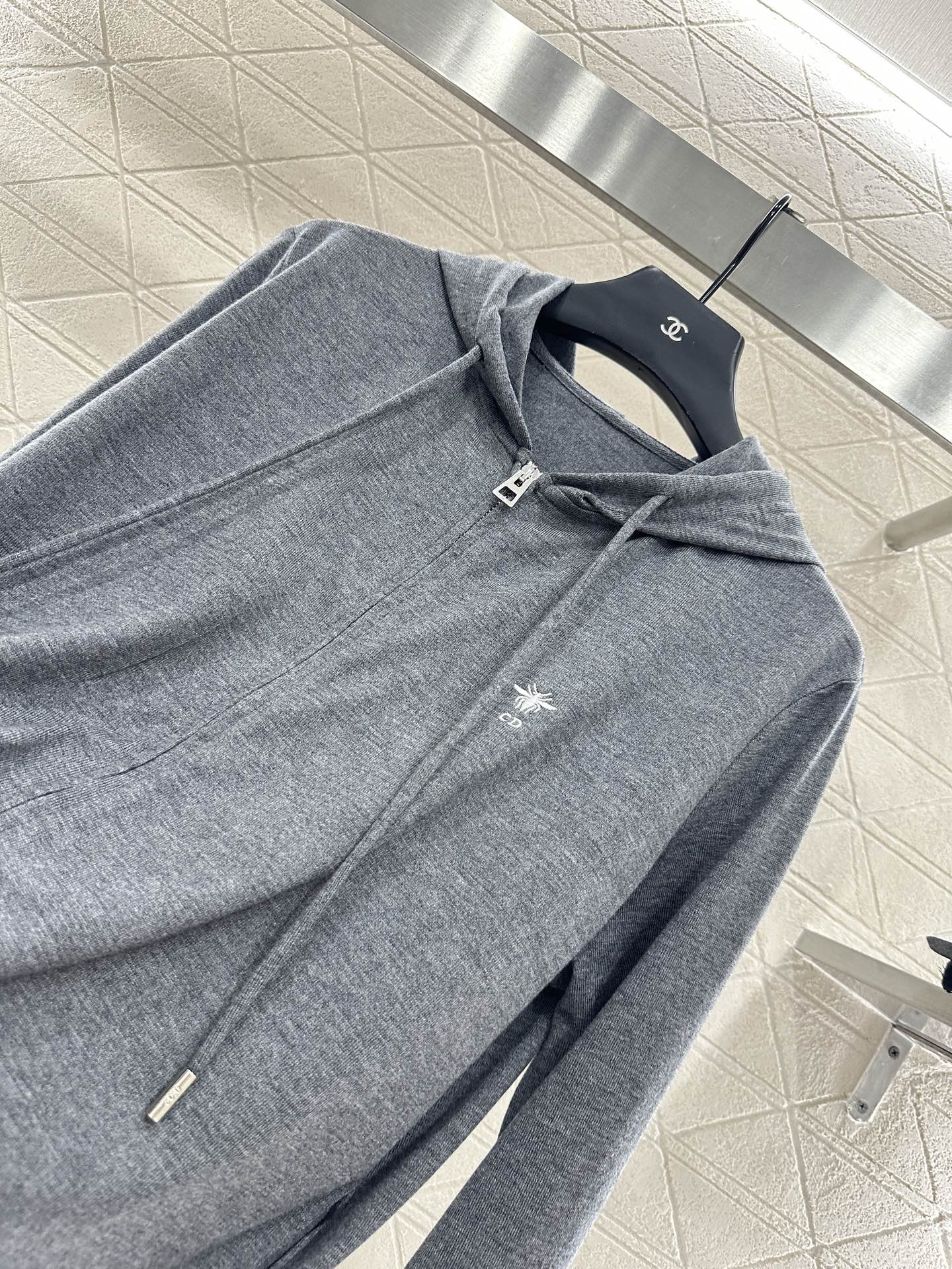 ♥Dio*♥2025新品上架
    连帽抽绳拉链上衣
定制YB棉毛材质 弹力十足 穿搭舒适 连帽拉链上