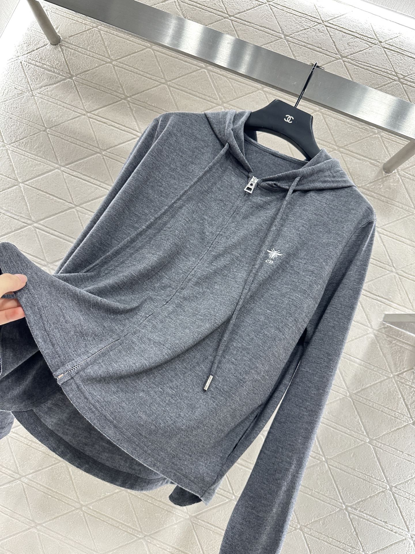 ♥Dio*♥2025新品上架
    连帽抽绳拉链上衣
定制YB棉毛材质 弹力十足 穿搭舒适 连帽拉链上