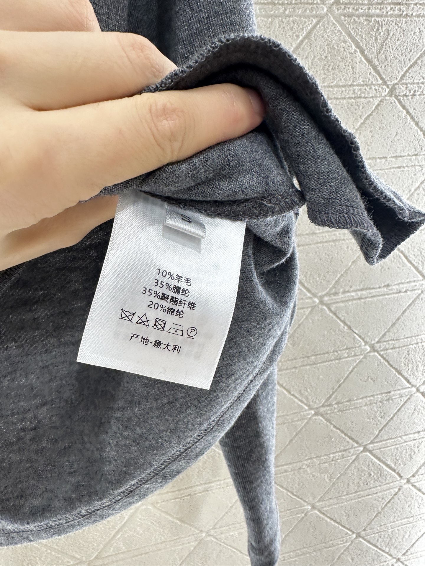 ♥Dio*♥2025新品上架
    连帽抽绳拉链上衣
定制YB棉毛材质 弹力十足 穿搭舒适 连帽拉链上