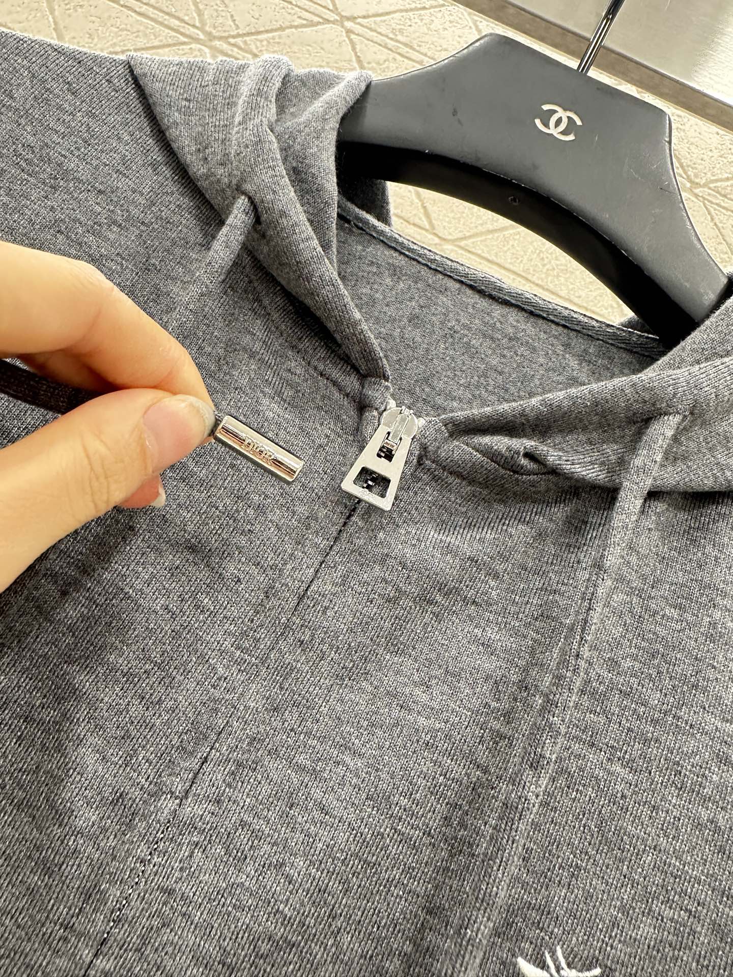 ♥Dio*♥2025新品上架
    连帽抽绳拉链上衣
定制YB棉毛材质 弹力十足 穿搭舒适 连帽拉链上