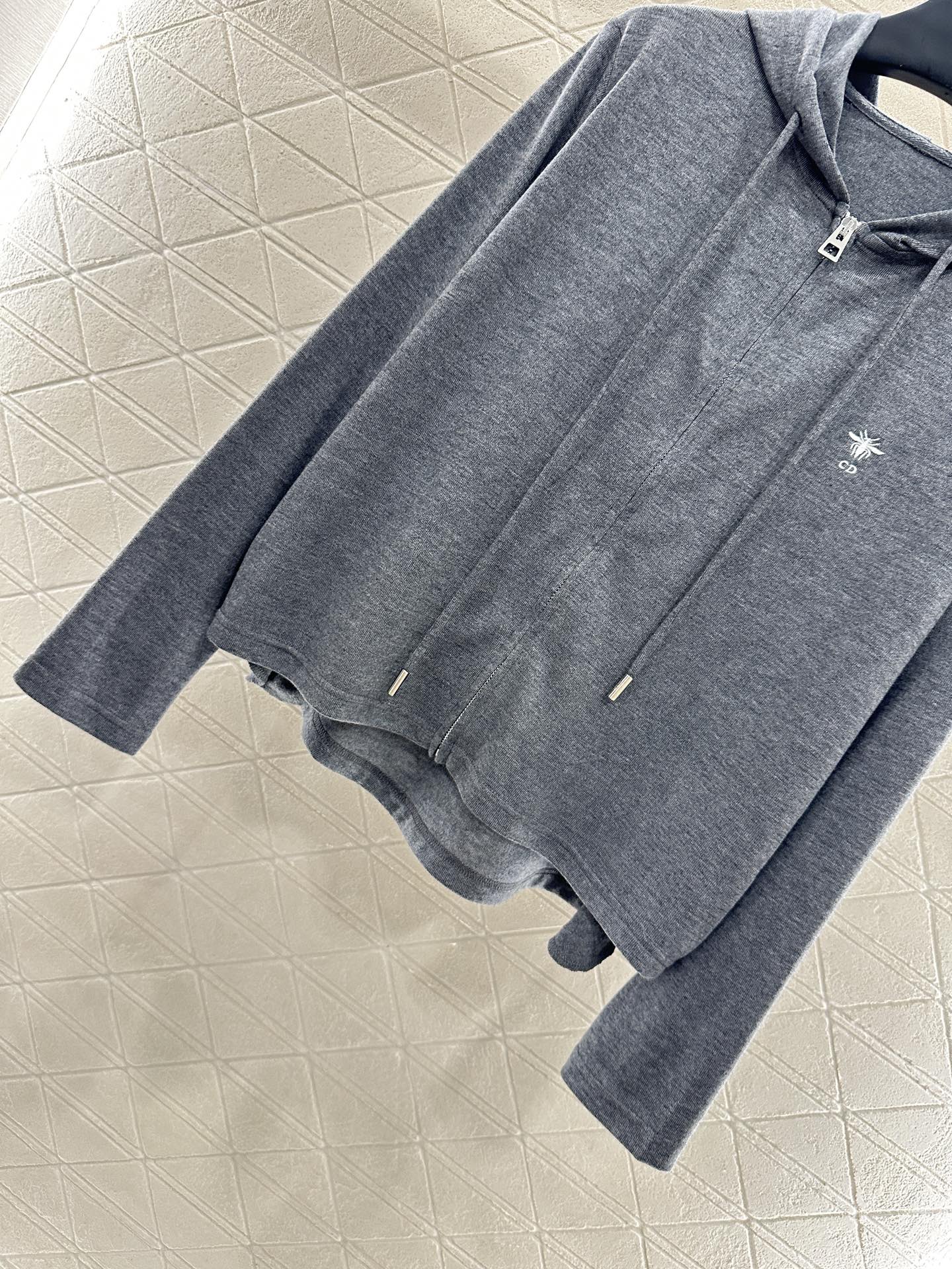 ♥Dio*♥2025新品上架
    连帽抽绳拉链上衣
定制YB棉毛材质 弹力十足 穿搭舒适 连帽拉链上