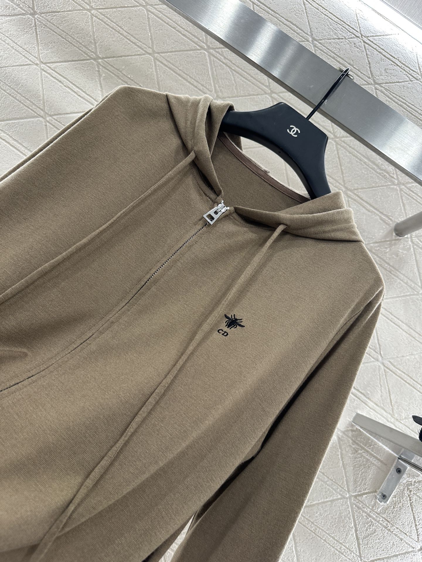 ♥Dio*♥2025新品上架
    连帽抽绳拉链上衣
定制YB棉毛材质 弹力十足 穿搭舒适 连帽拉链上