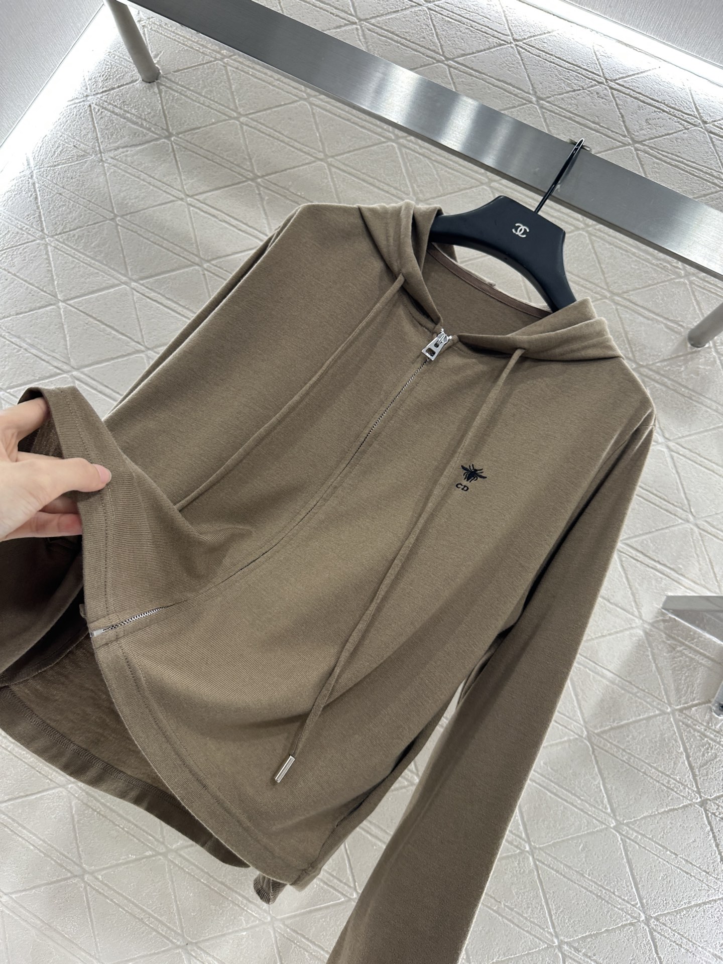 ♥Dio*♥2025新品上架
    连帽抽绳拉链上衣
定制YB棉毛材质 弹力十足 穿搭舒适 连帽拉链上