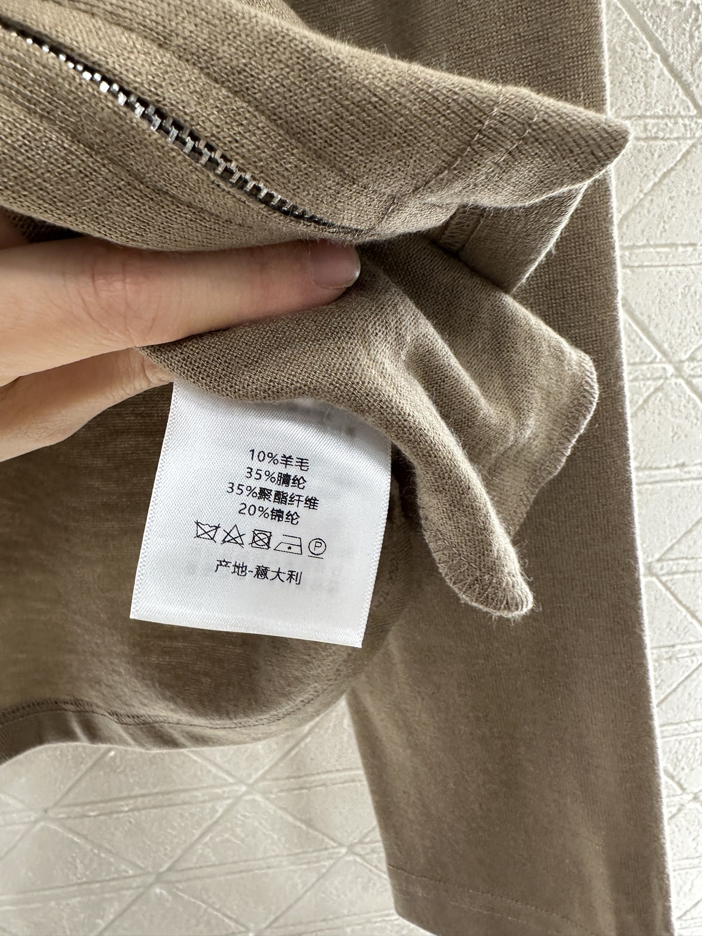 ♥Dio*♥2025新品上架
    连帽抽绳拉链上衣
定制YB棉毛材质 弹力十足 穿搭舒适 连帽拉链上