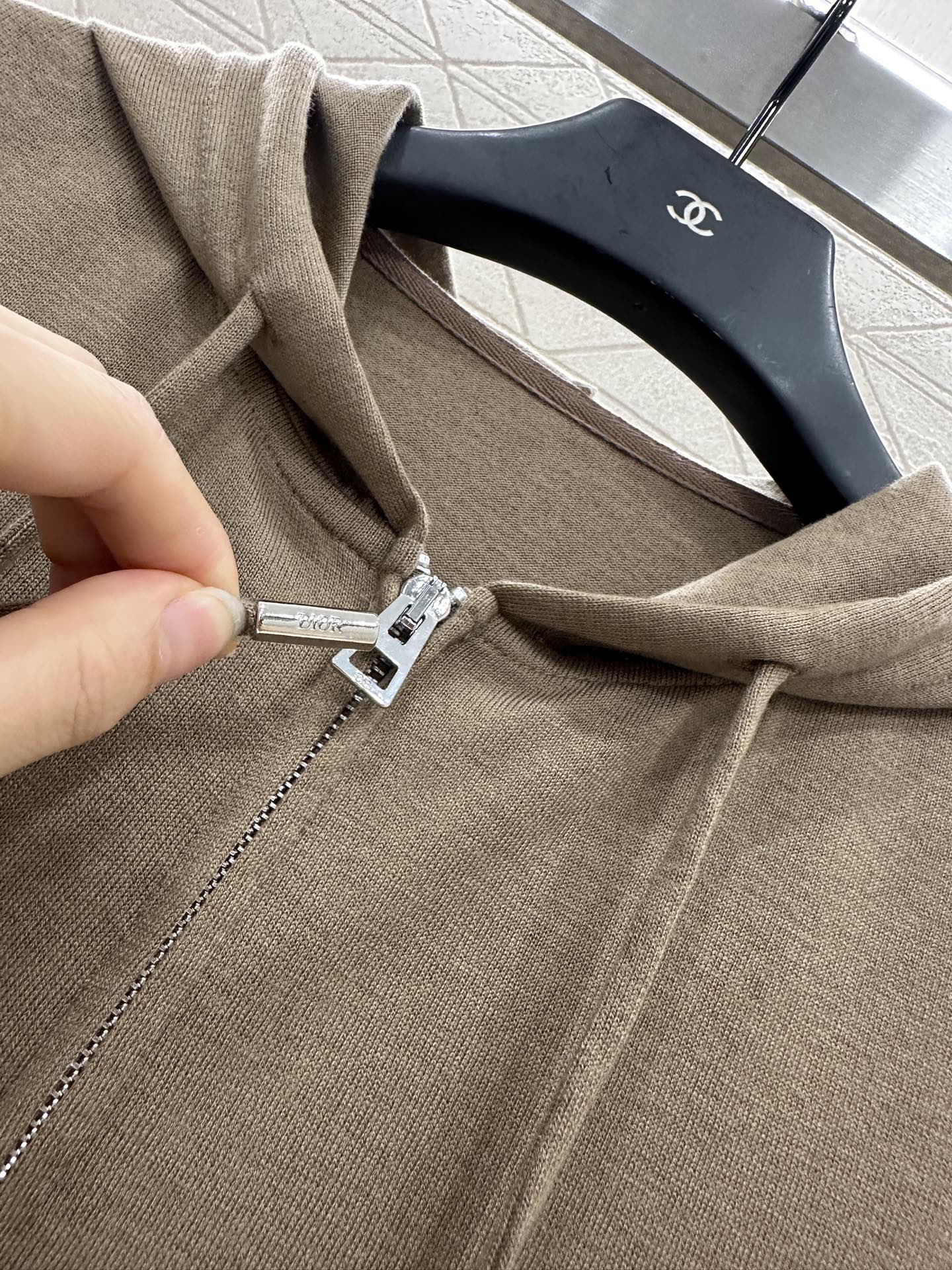 ♥Dio*♥2025新品上架
    连帽抽绳拉链上衣
定制YB棉毛材质 弹力十足 穿搭舒适 连帽拉链上