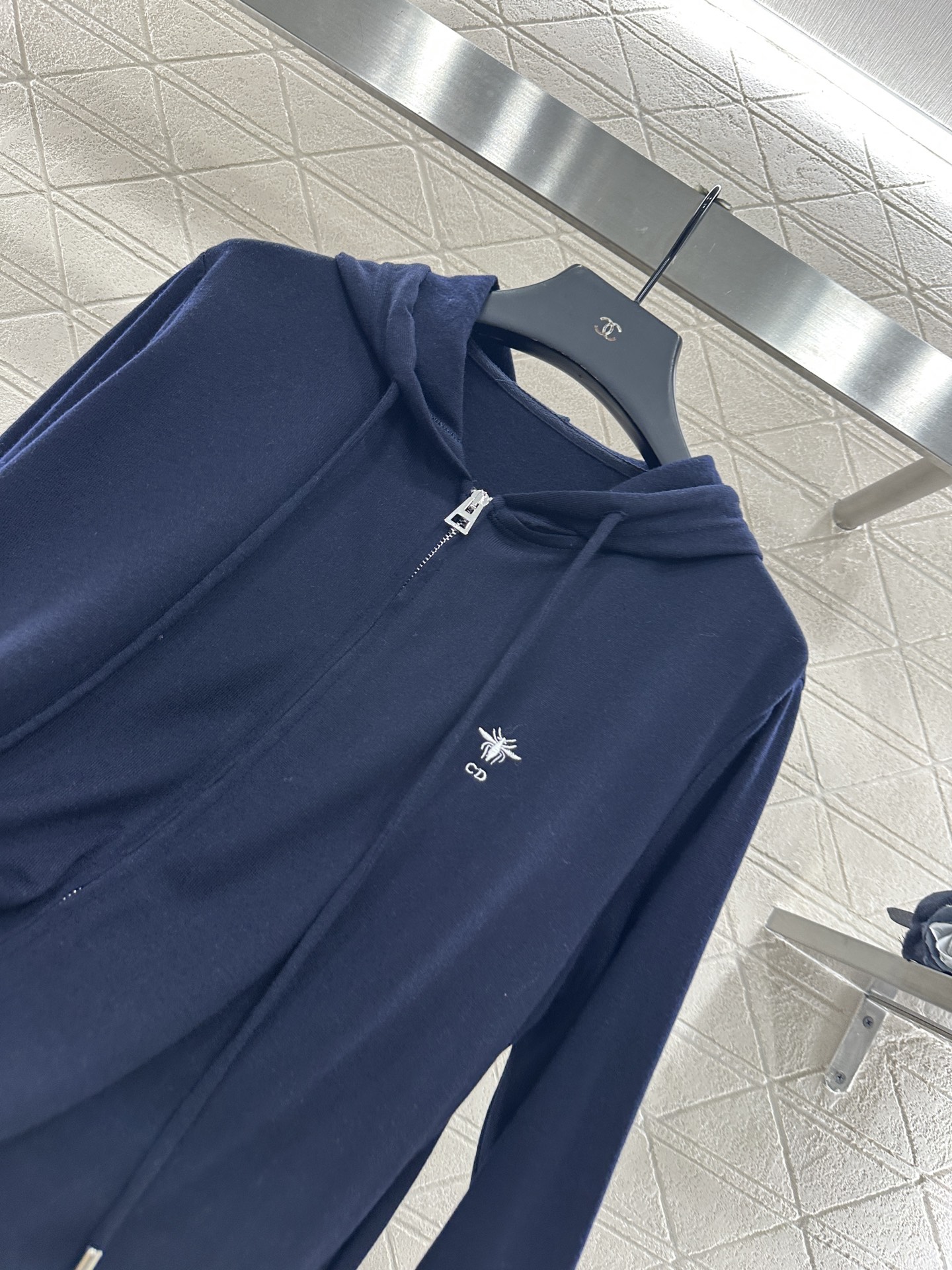 ♥Dio*♥2025新品上架
    连帽抽绳拉链上衣
定制YB棉毛材质 弹力十足 穿搭舒适 连帽拉链上