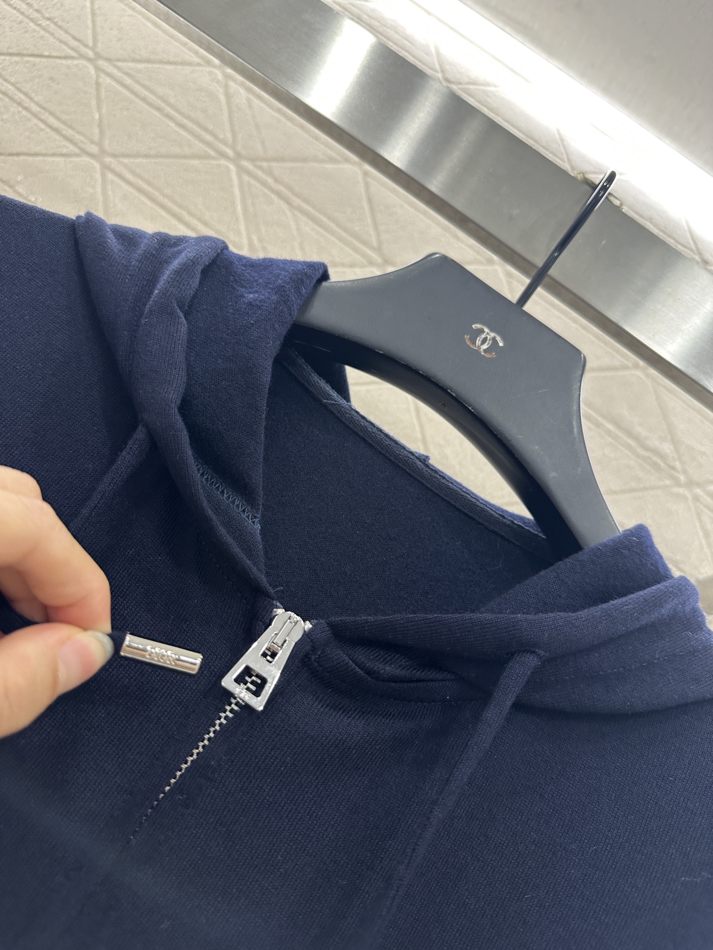 ♥Dio*♥2025新品上架
    连帽抽绳拉链上衣
定制YB棉毛材质 弹力十足 穿搭舒适 连帽拉链上