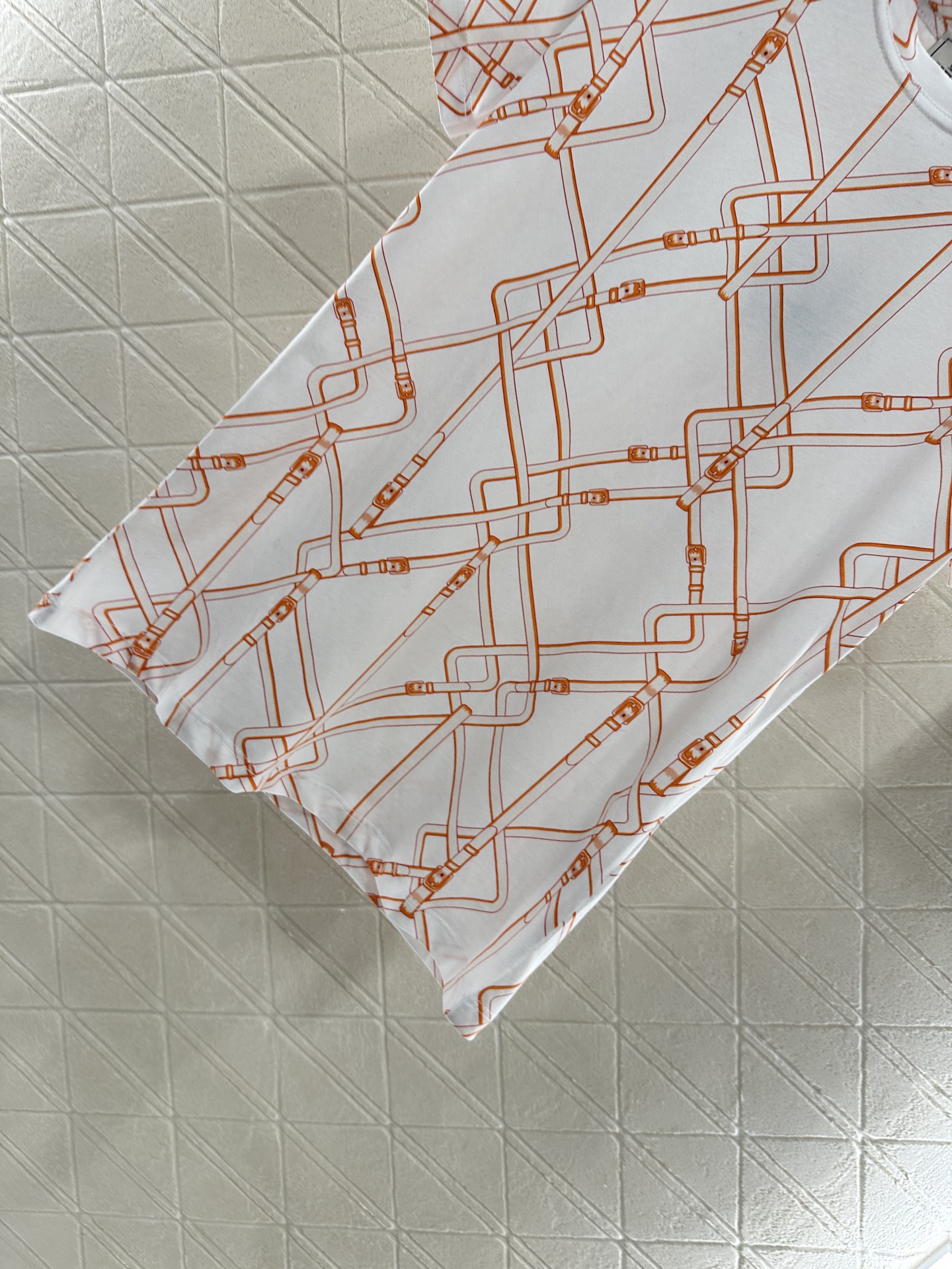 ♥Herme*♥2025新品上架
     圆领链扣印花𝑇𝑒𝑒
定制YB丝光全棉材质 透气舒适 质感十足