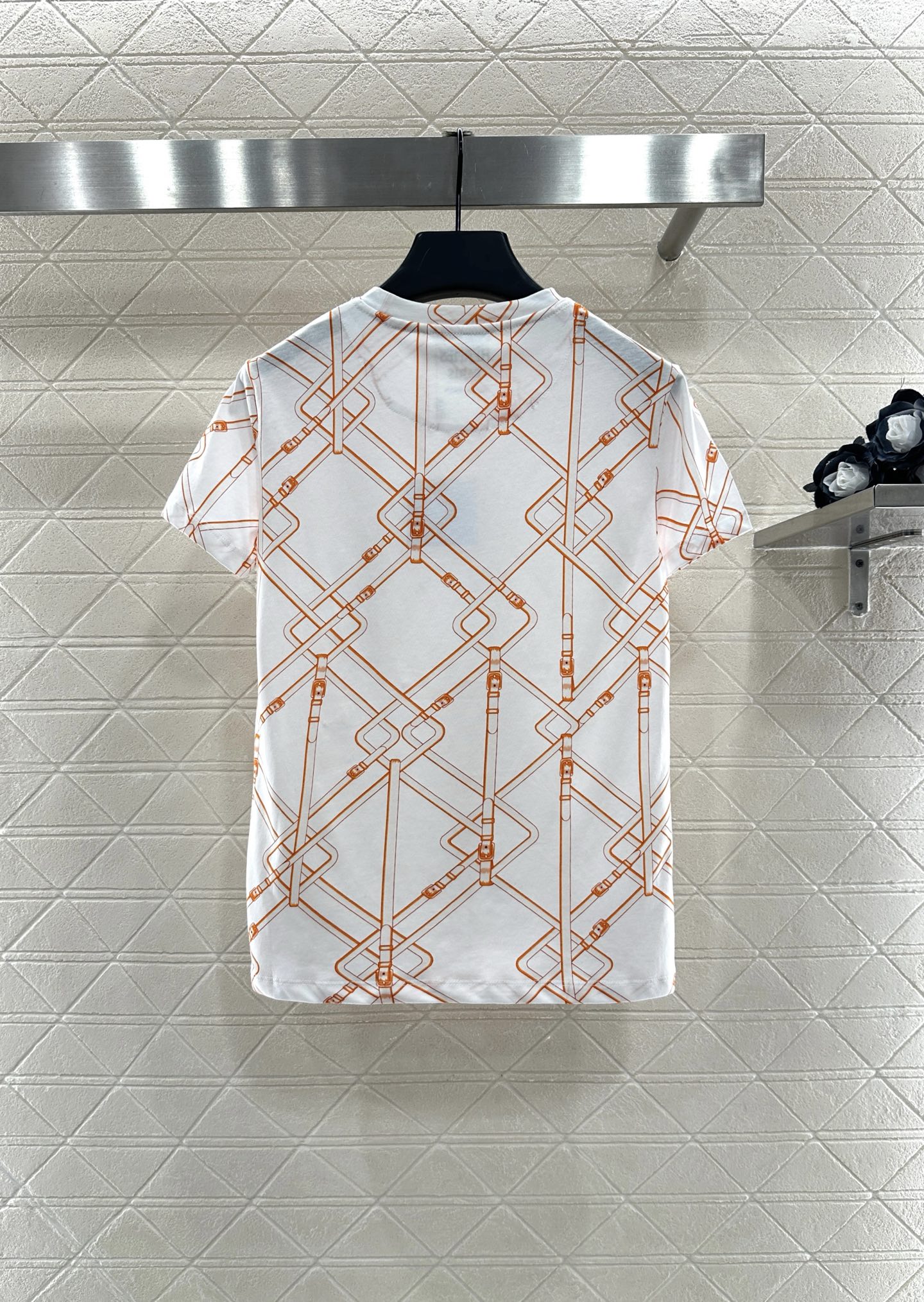 ♥Herme*♥2025新品上架
     圆领链扣印花𝑇𝑒𝑒
定制YB丝光全棉材质 透气舒适 质感十足