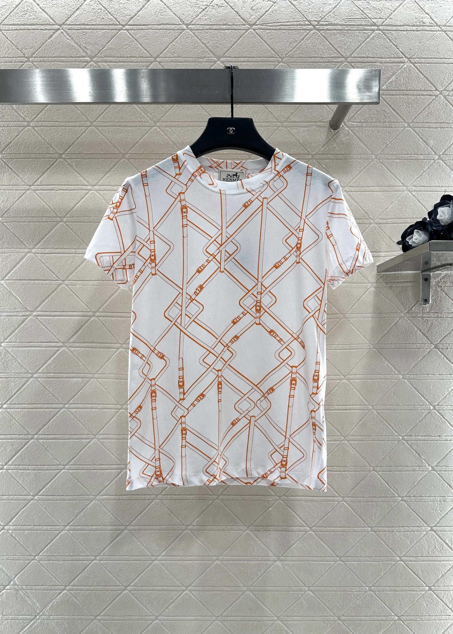 ♥Herme*♥2025新品上架
     圆领链扣印花𝑇𝑒𝑒
定制YB丝光全棉材质 透气舒适 质感十足