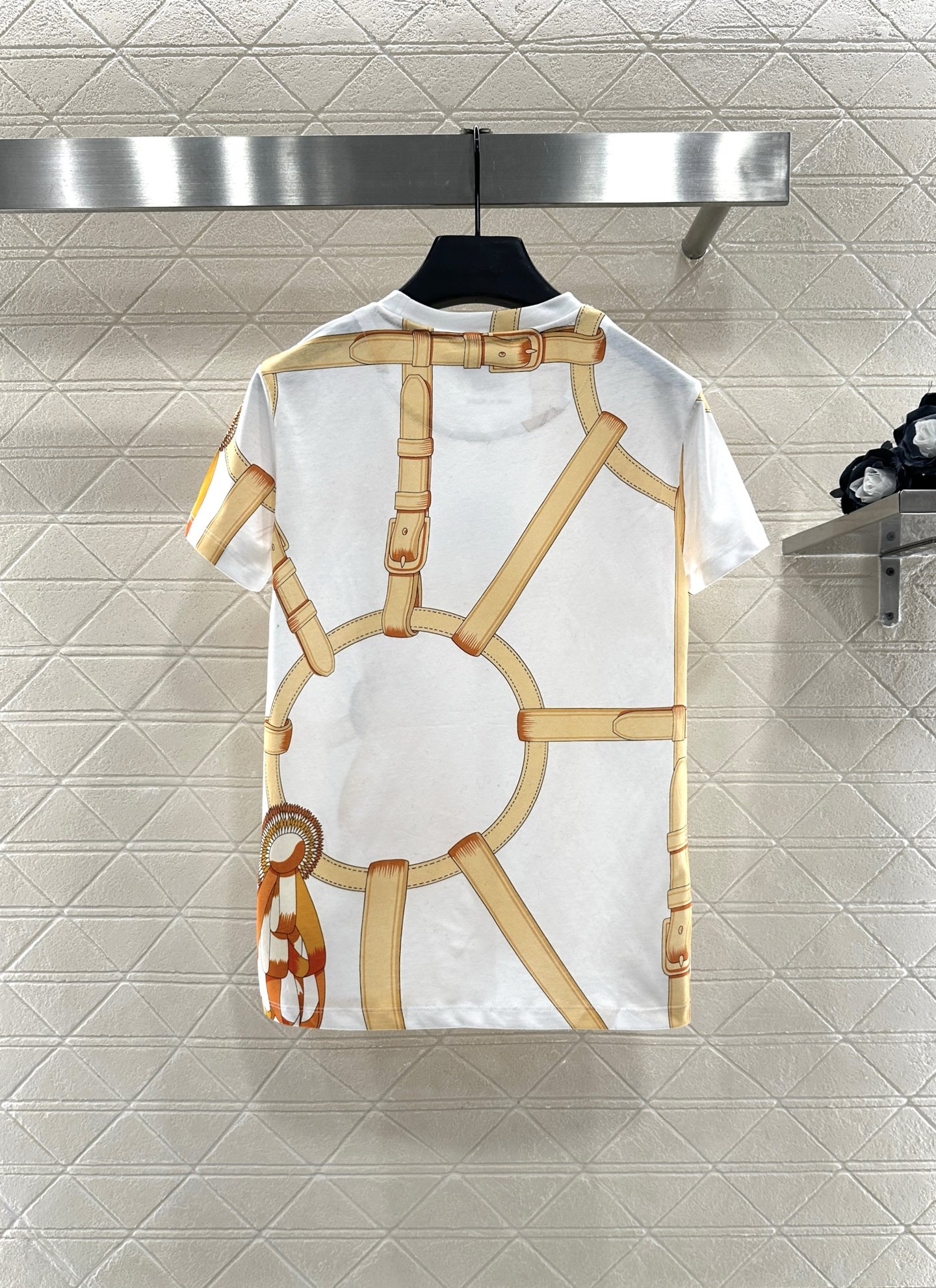 ♥Herme*♥2025新品上架
     圆领链扣印花𝑇𝑒𝑒
定制YB丝光全棉材质 透气舒适 质感十足