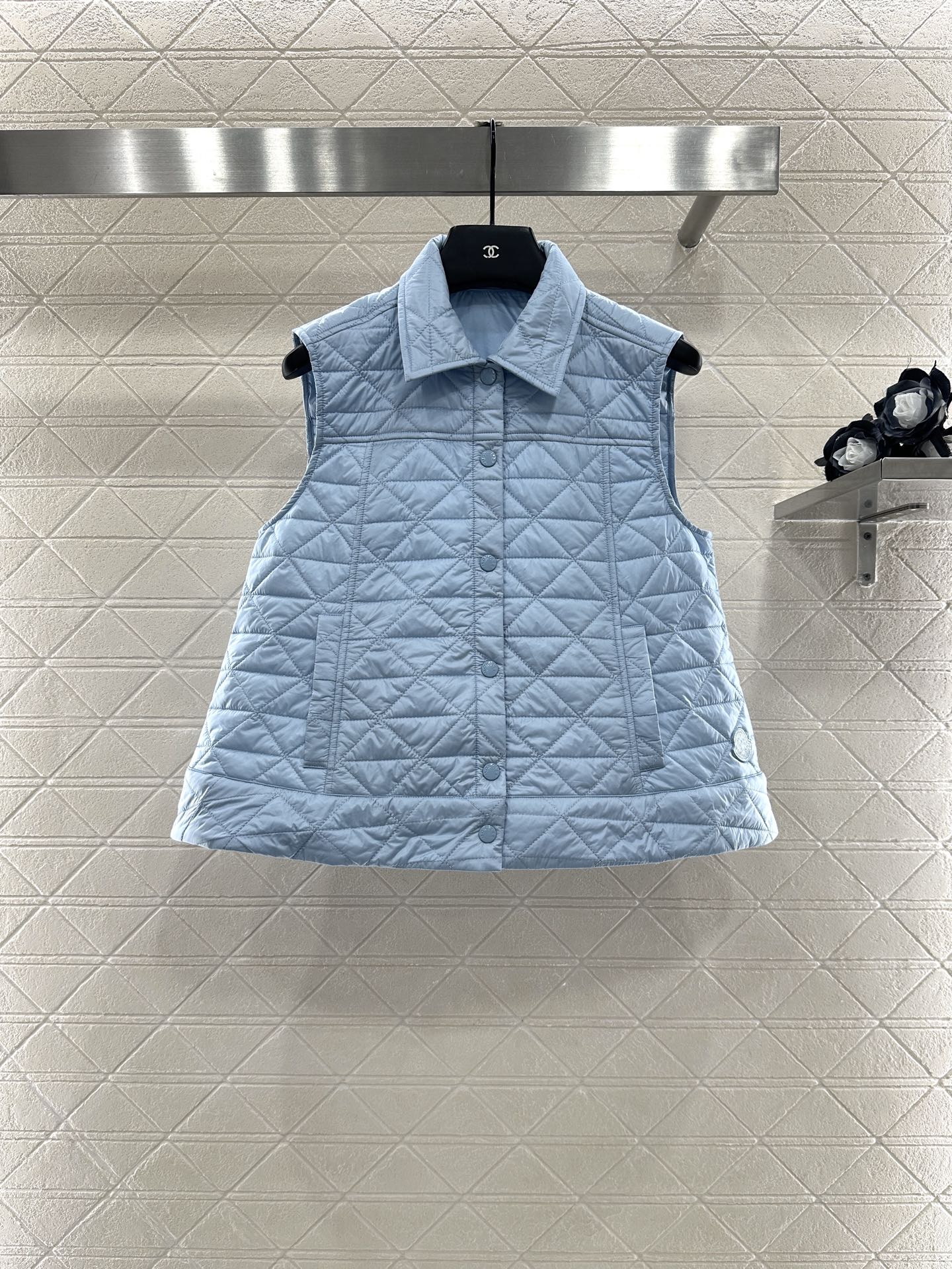 ♥Moncle*♥2025新品上架
     A摆藤格纹棉服马甲
定制YB防风防水尼龙材质 羽绒棉填充内