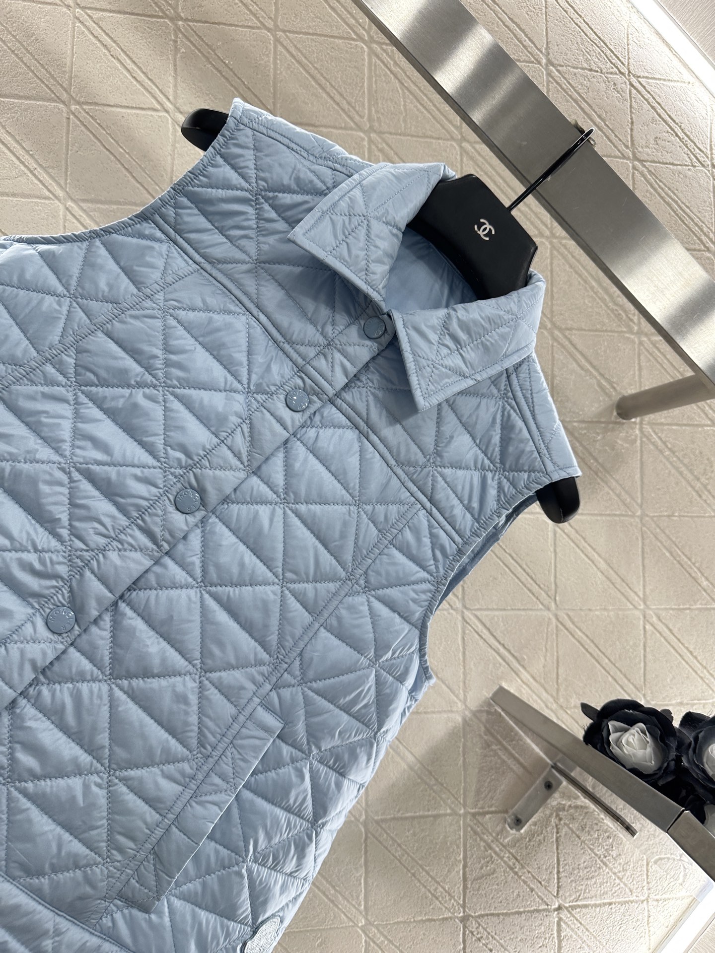 ♥Moncle*♥2025新品上架
     A摆藤格纹棉服马甲
定制YB防风防水尼龙材质 羽绒棉填充内