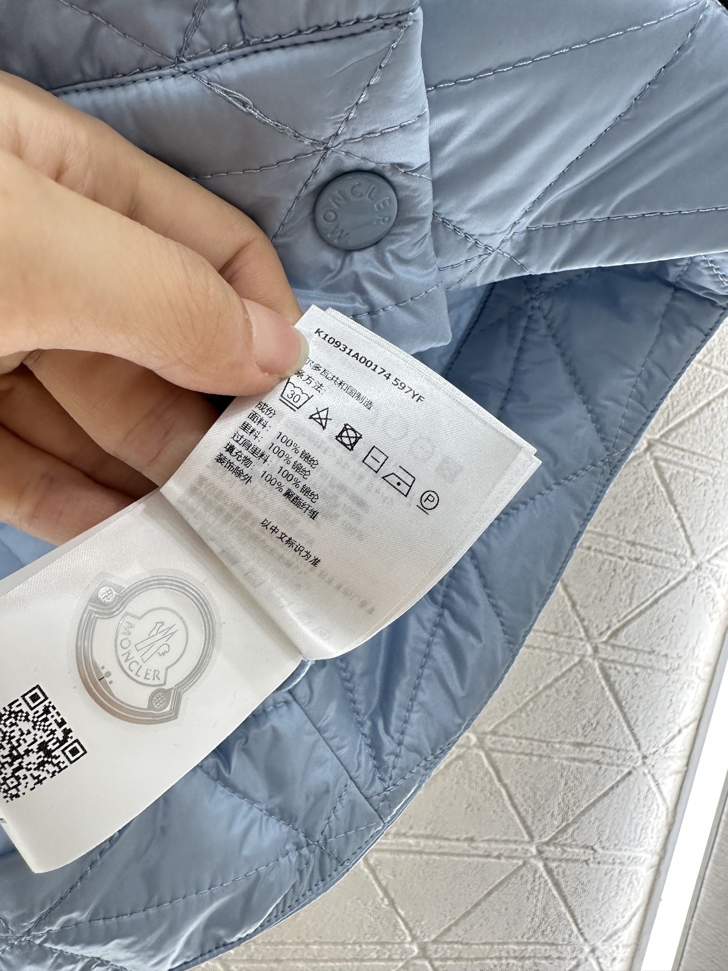 ♥Moncle*♥2025新品上架
     A摆藤格纹棉服马甲
定制YB防风防水尼龙材质 羽绒棉填充内