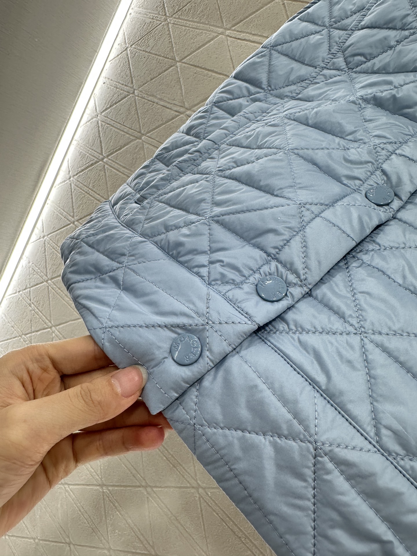 ♥Moncle*♥2025新品上架
     A摆藤格纹棉服马甲
定制YB防风防水尼龙材质 羽绒棉填充内
