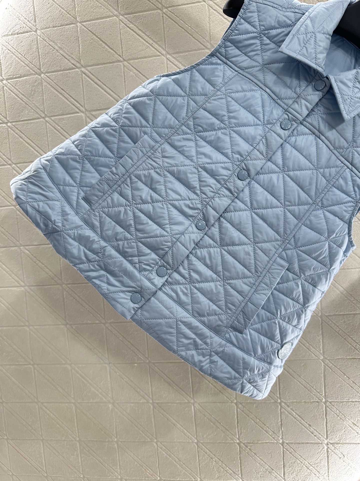 ♥Moncle*♥2025新品上架
     A摆藤格纹棉服马甲
定制YB防风防水尼龙材质 羽绒棉填充内