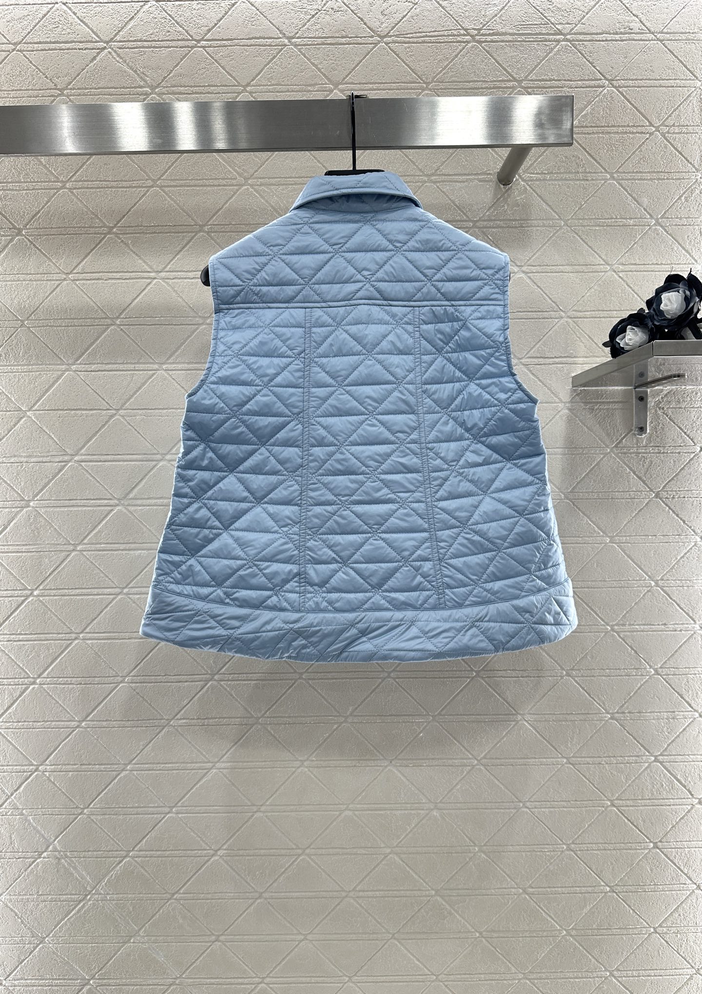 ♥Moncle*♥2025新品上架
     A摆藤格纹棉服马甲
定制YB防风防水尼龙材质 羽绒棉填充内