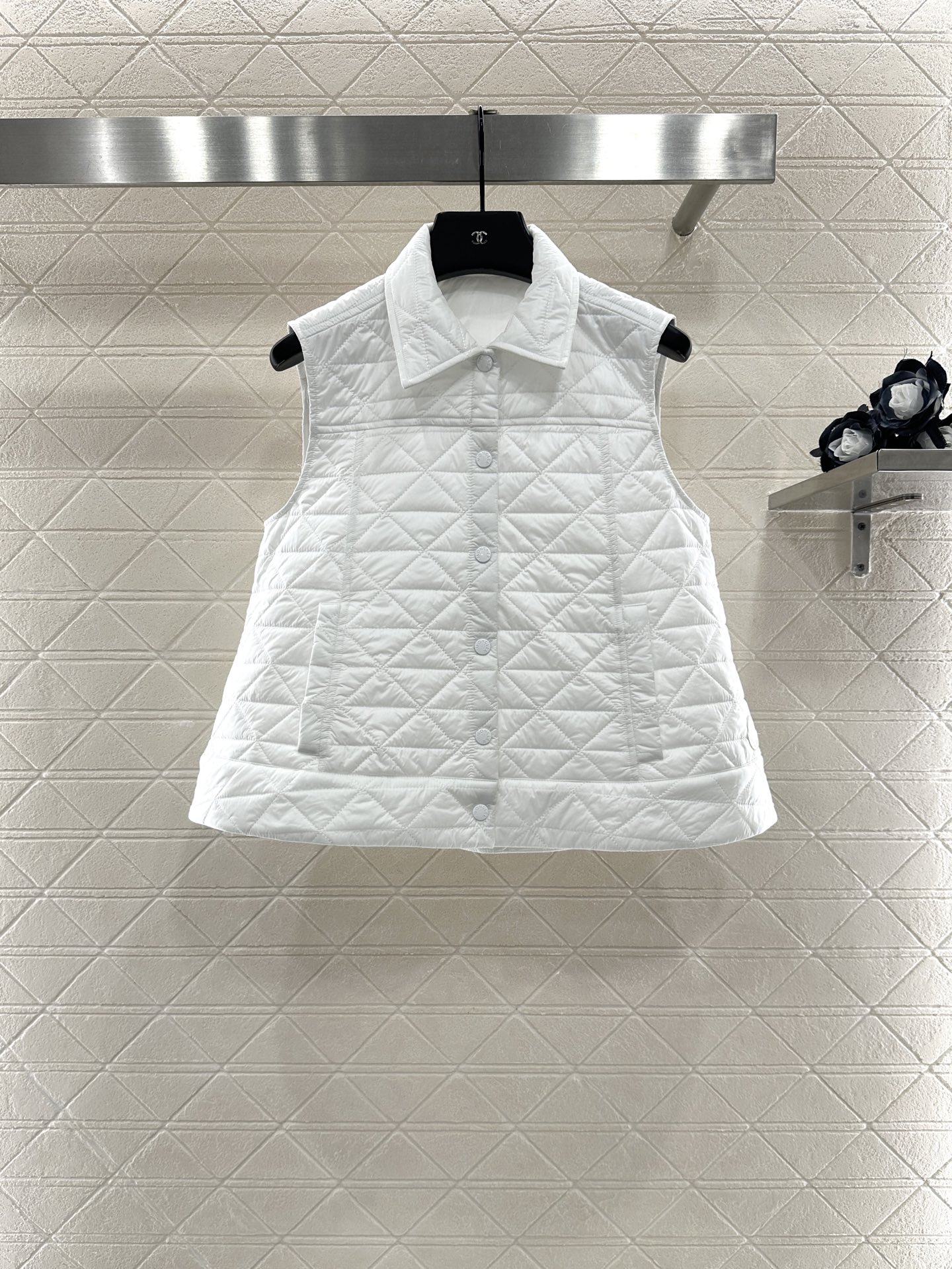 ♥Moncle*♥2025新品上架
     A摆藤格纹棉服马甲
定制YB防风防水尼龙材质 羽绒棉填充内