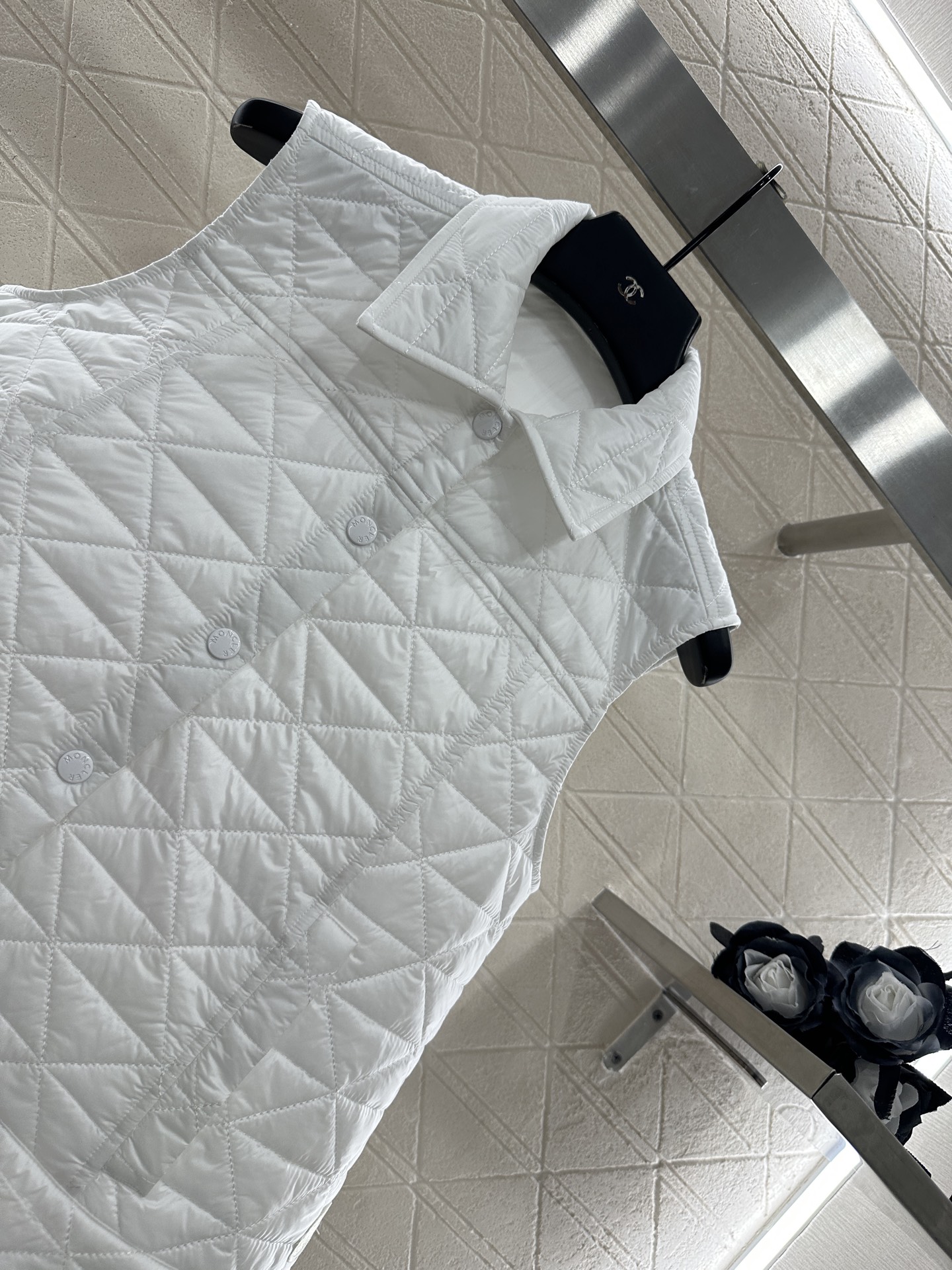 ♥Moncle*♥2025新品上架
     A摆藤格纹棉服马甲
定制YB防风防水尼龙材质 羽绒棉填充内