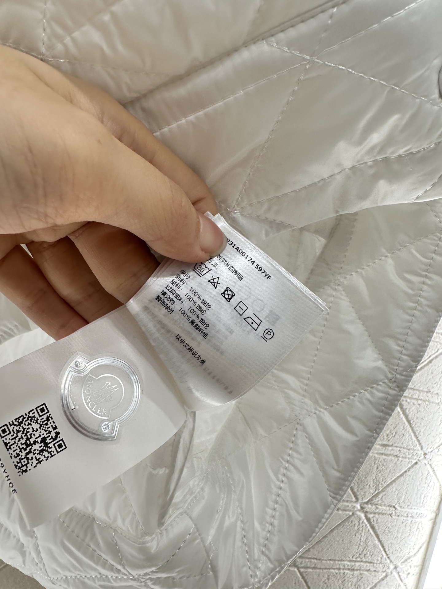 ♥Moncle*♥2025新品上架
     A摆藤格纹棉服马甲
定制YB防风防水尼龙材质 羽绒棉填充内