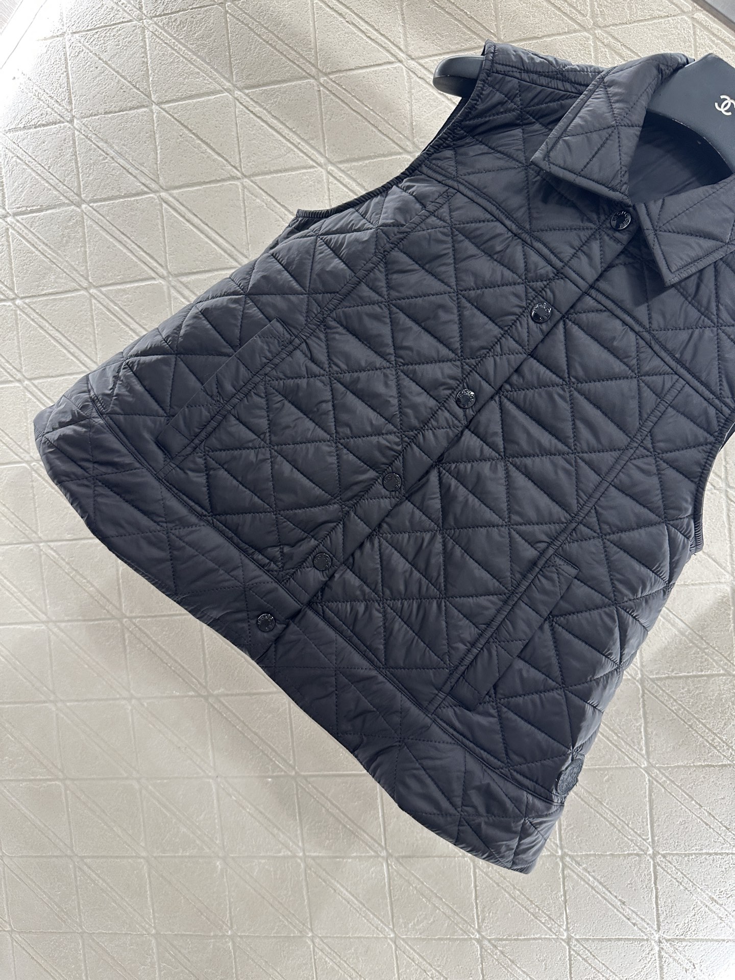 ♥Moncle*♥2025新品上架
     A摆藤格纹棉服马甲
定制YB防风防水尼龙材质 羽绒棉填充内