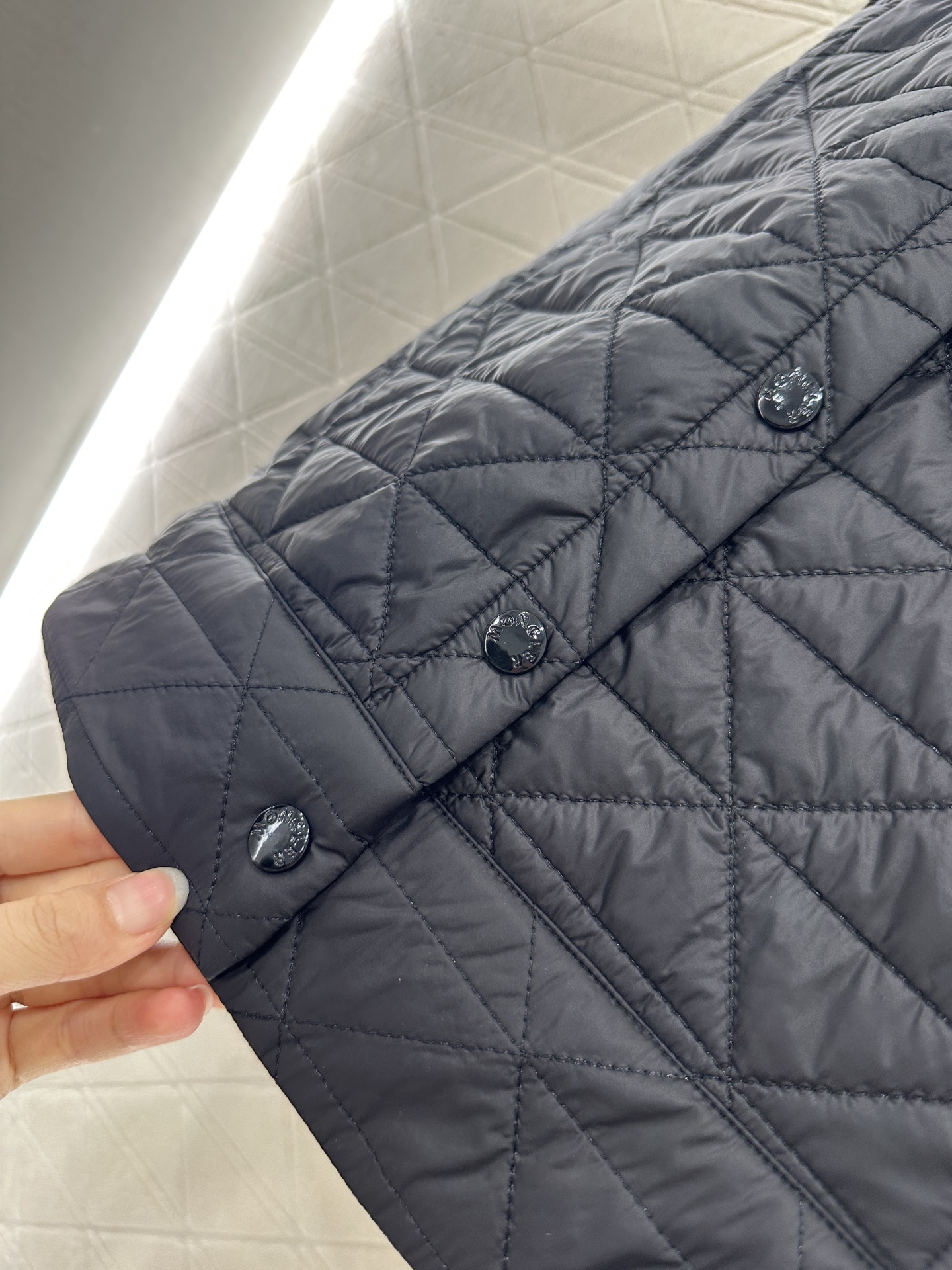 ♥Moncle*♥2025新品上架
     A摆藤格纹棉服马甲
定制YB防风防水尼龙材质 羽绒棉填充内
