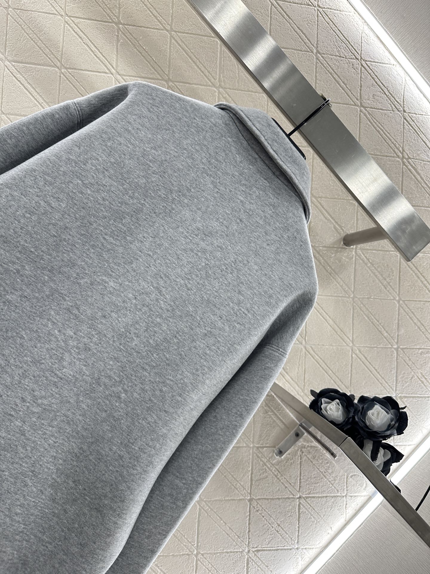 ♥Miumi*♥2025新品上架
     翻领廓形外套
定制YB斜纹全棉材质 质感高级 分量十足 廓形