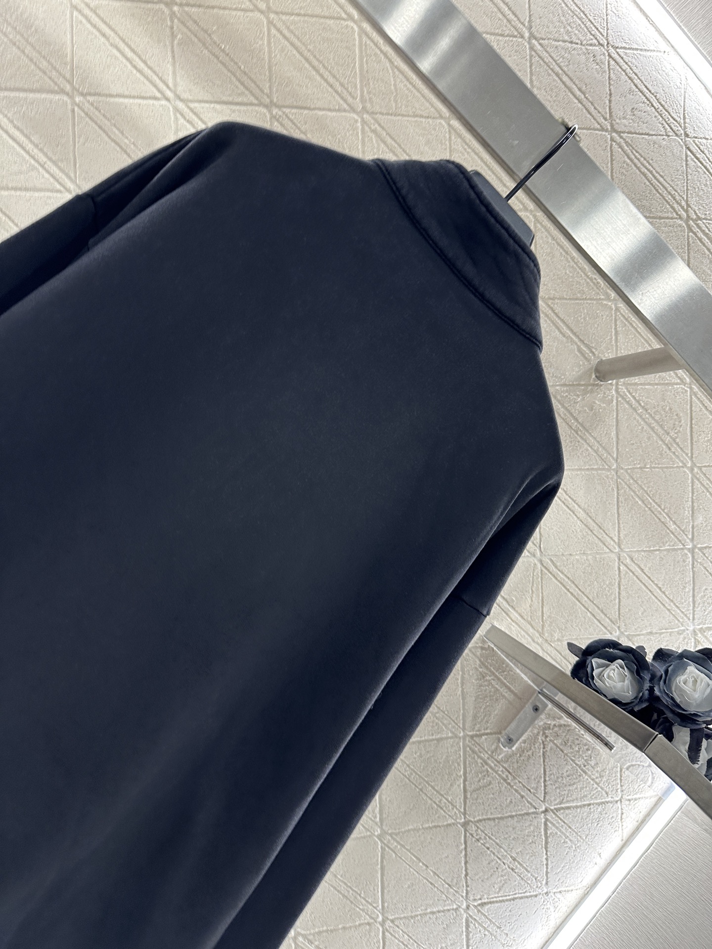 ♥Dio*♥2025新品上架
     拉链刺绣卫衣
定制YB原生全棉材质 质感高级 久洗不易变形起球 